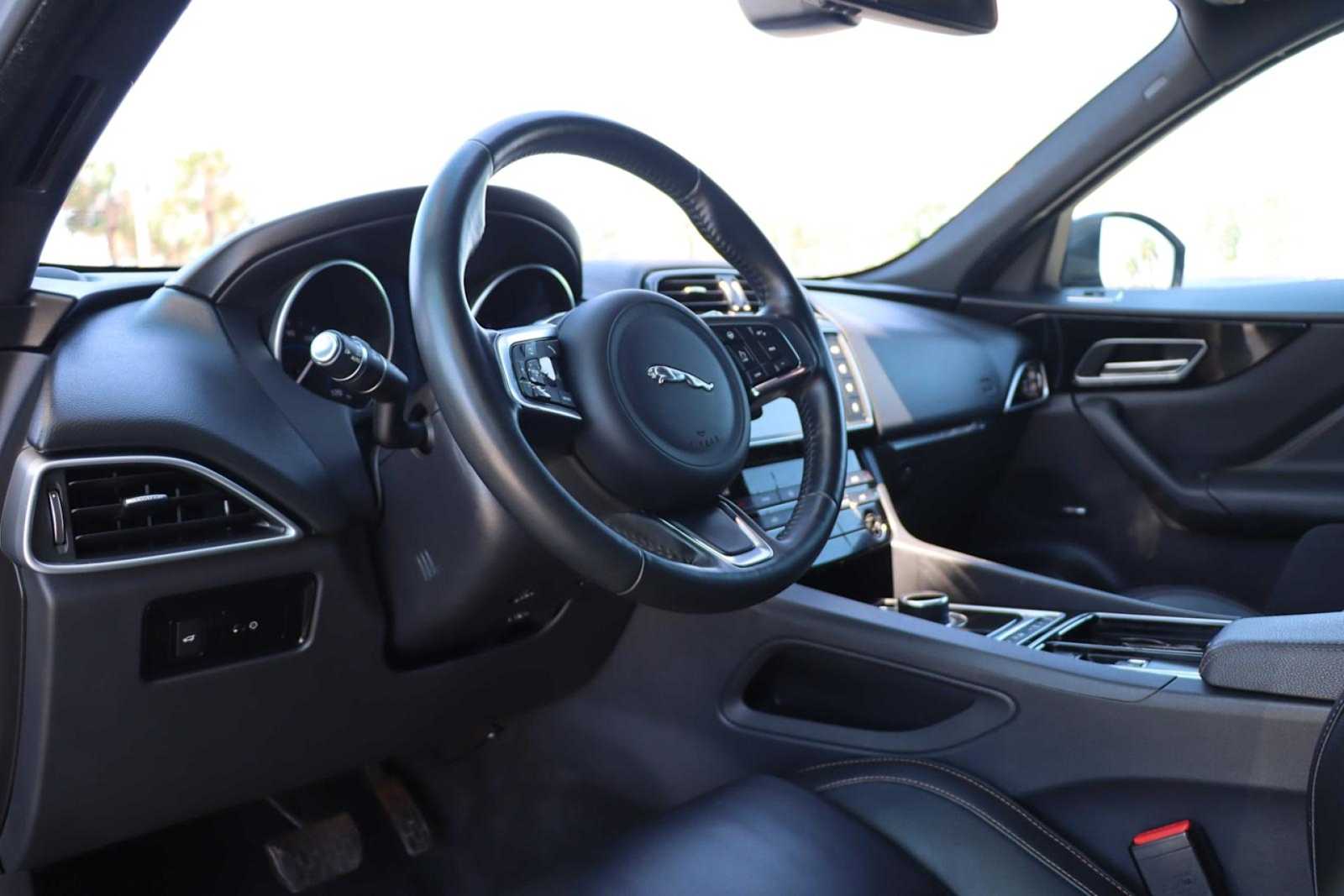 Thumbnail: 2018 Jaguar F-Pace - 2