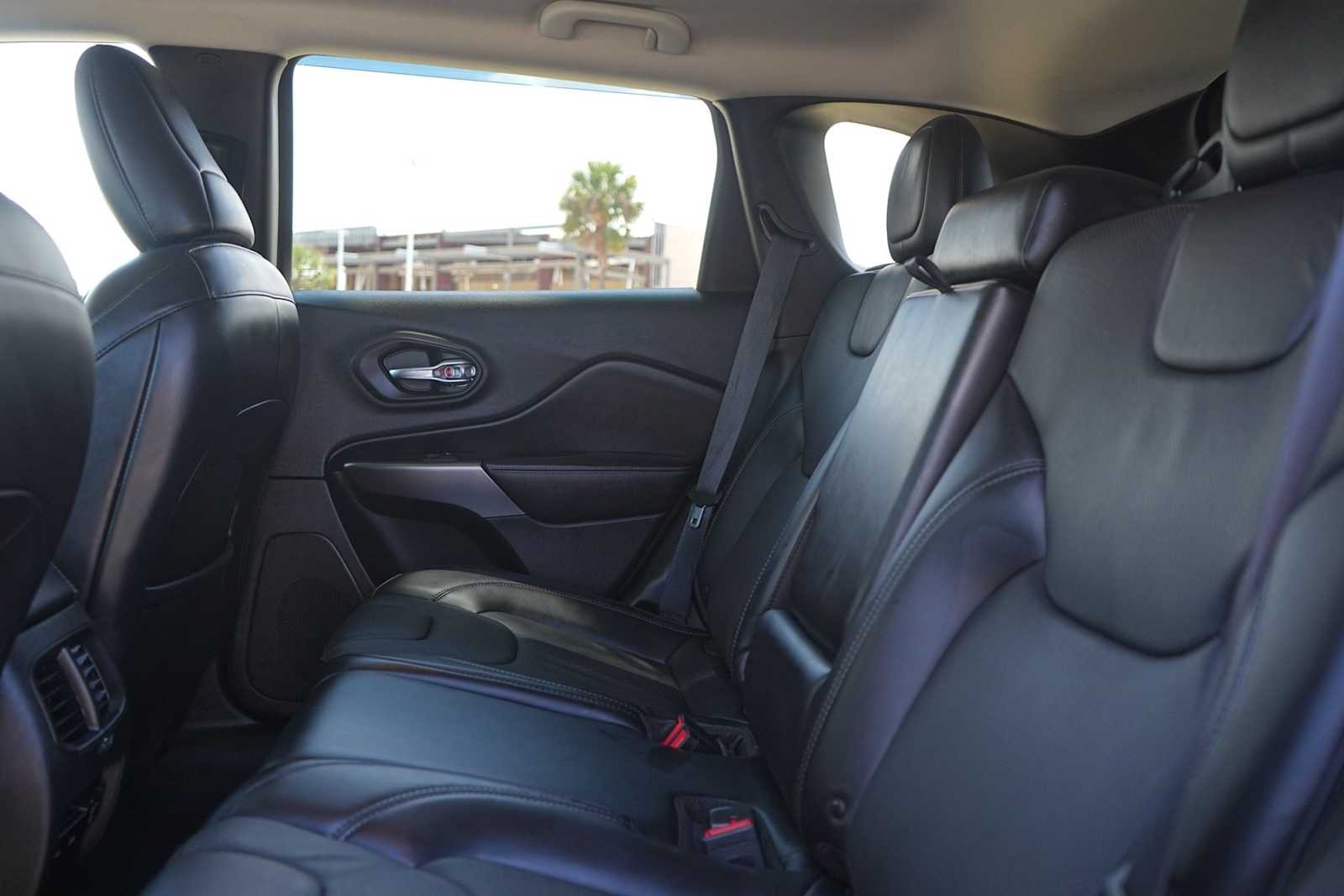 Thumbnail: 2019 Jeep Cherokee - 13