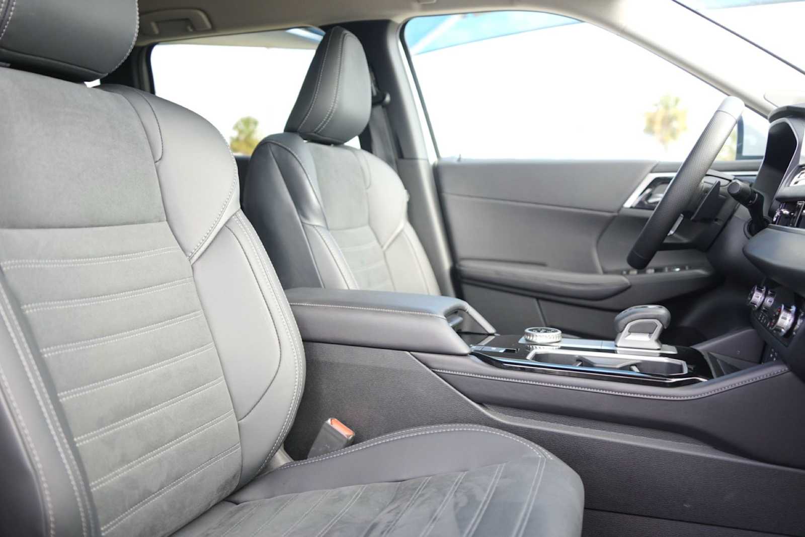 Thumbnail: 2025 Mitsubishi Outlander - 15