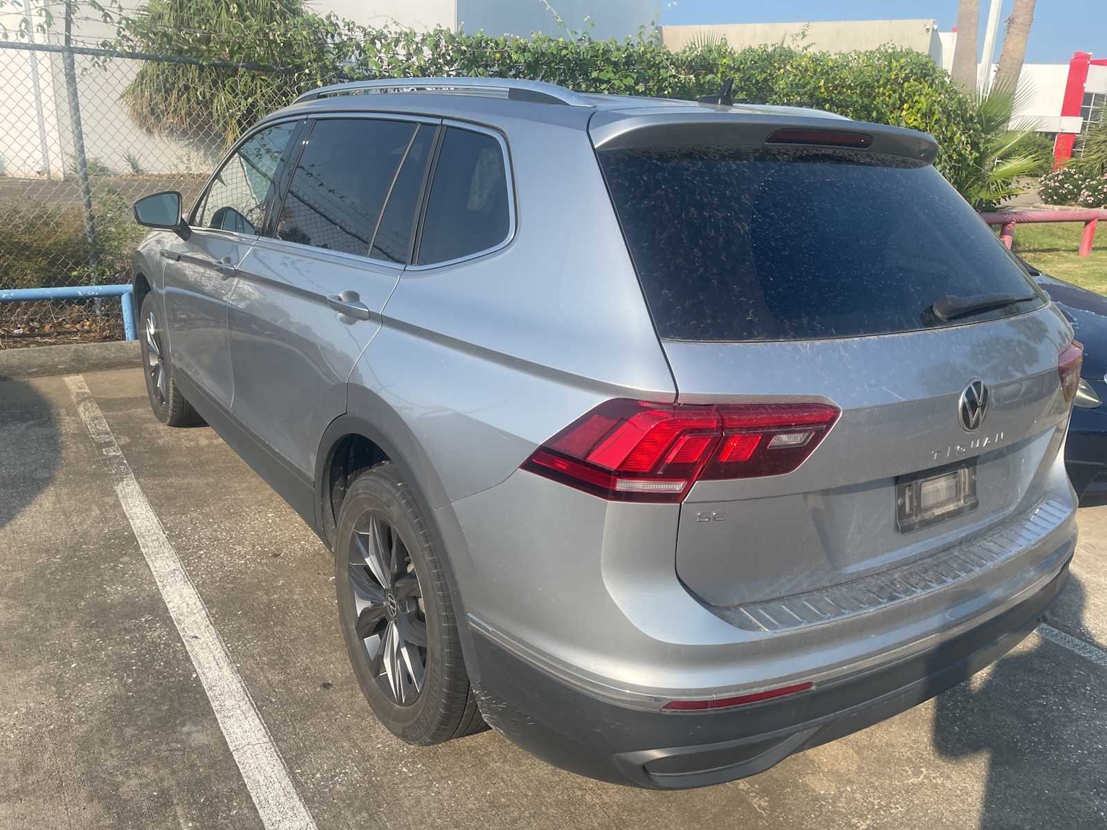 Thumbnail: 2023 Volkswagen Tiguan - 2