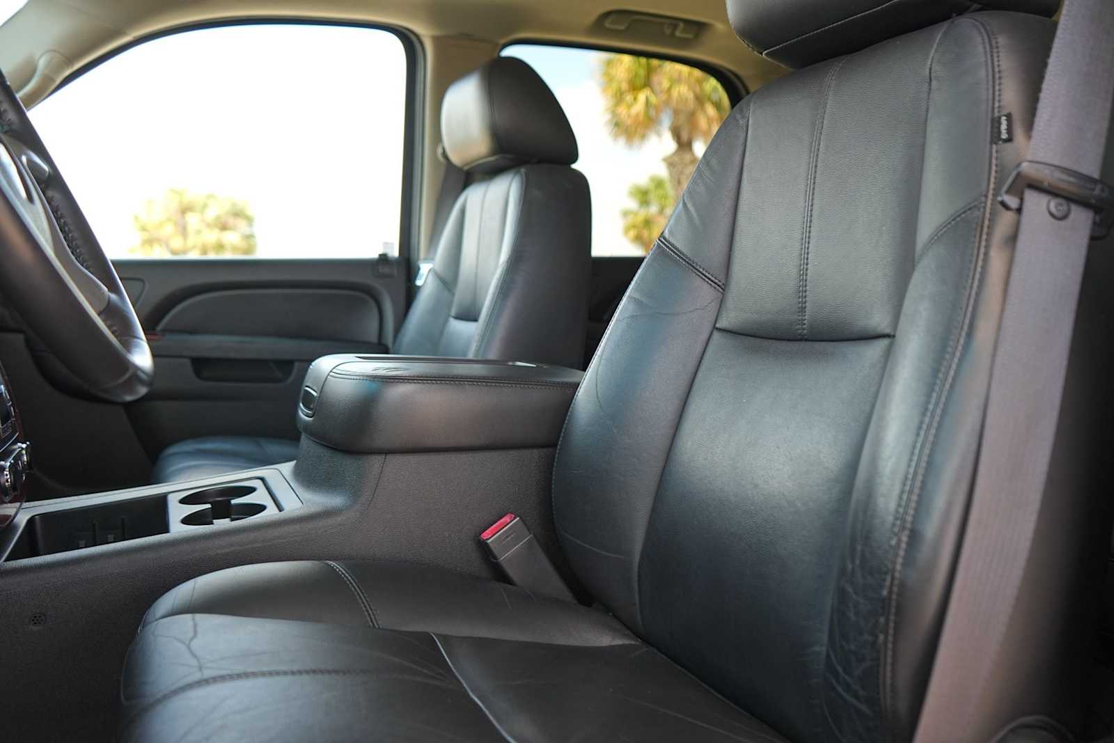 Thumbnail: 2011 Chevrolet Tahoe - 11