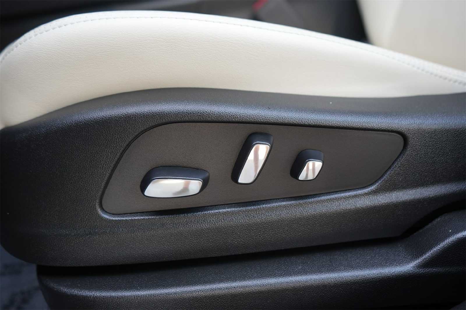 Thumbnail: 2024 Cadillac XT5 - 22