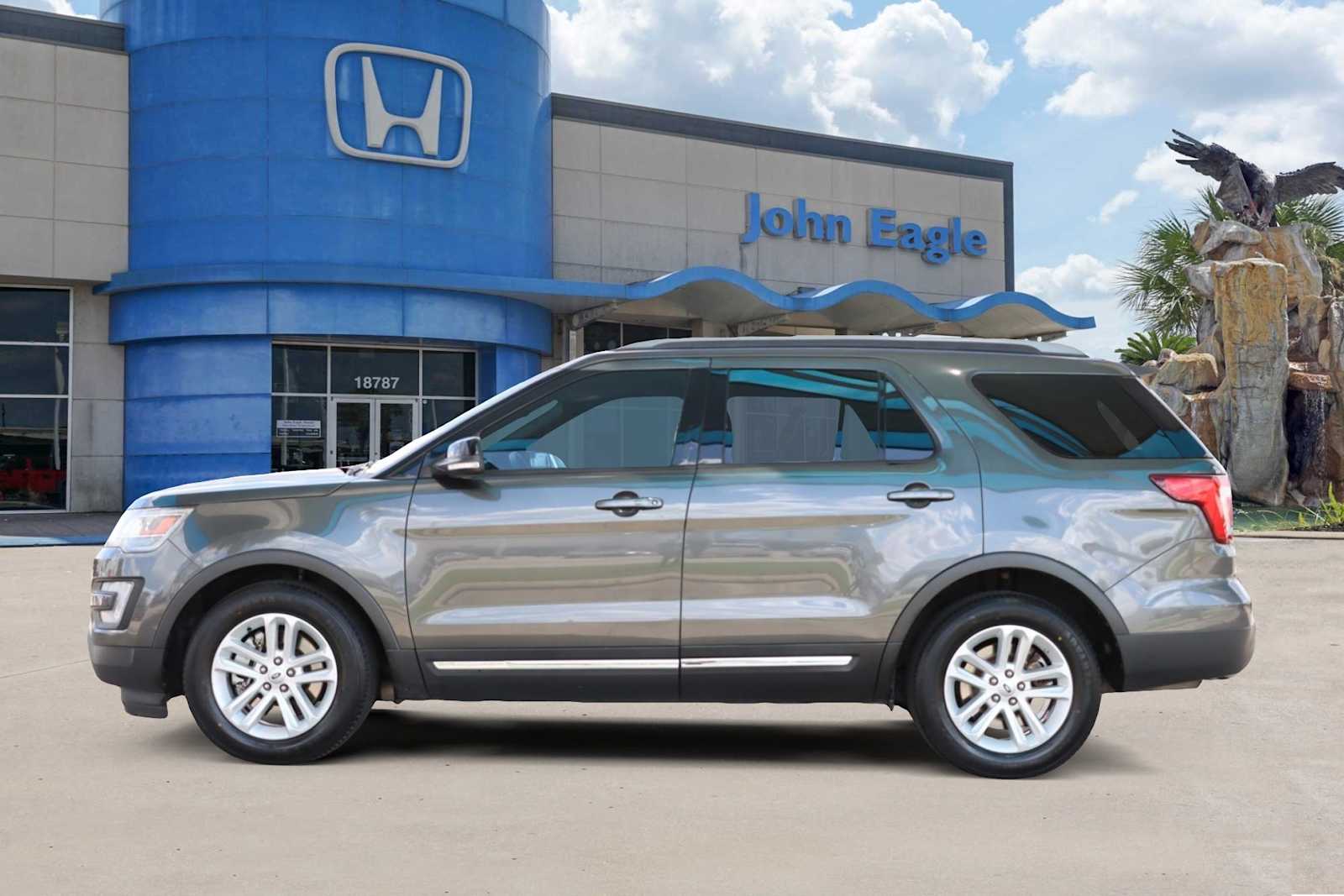 Thumbnail: 2017 Ford Explorer - 3