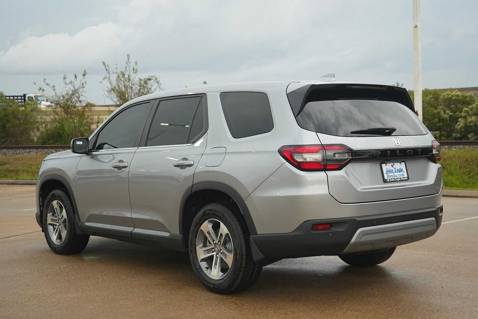 2025 Honda Pilot EX-L photo 2