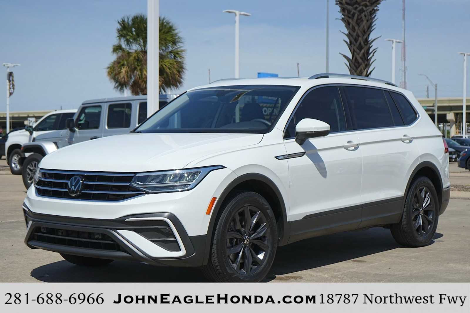 Thumbnail: 2022 Volkswagen Tiguan - 1