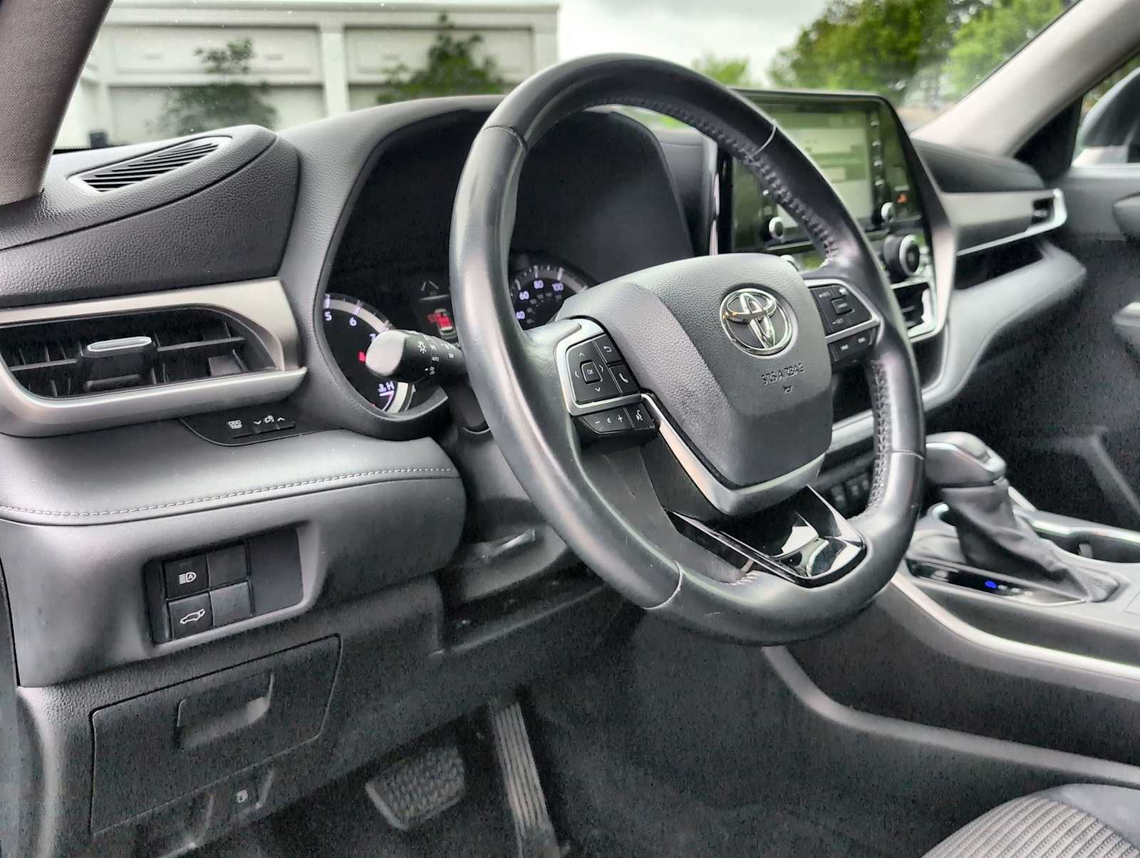 Thumbnail: 2021 Toyota Highlander - 10