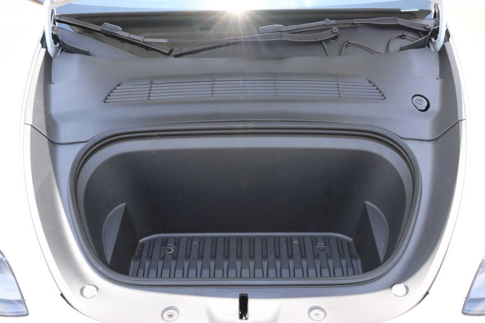 Thumbnail: 2023 Tesla Model Y - 10