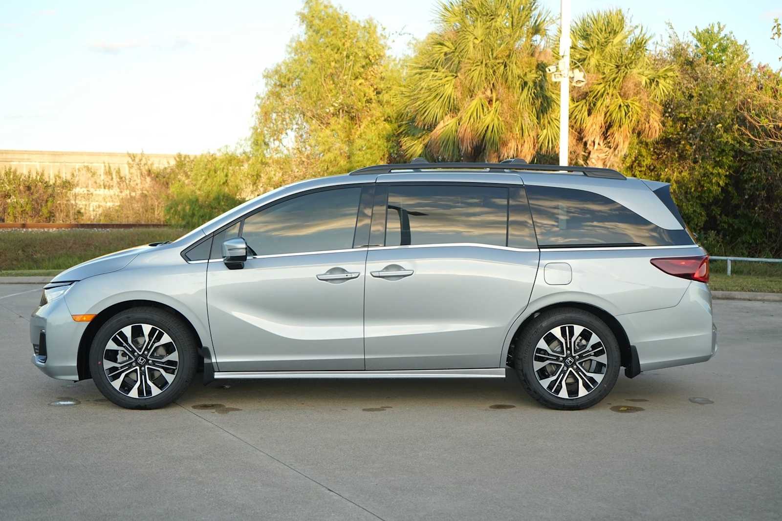 Thumbnail: 2026 Honda Odyssey - 3