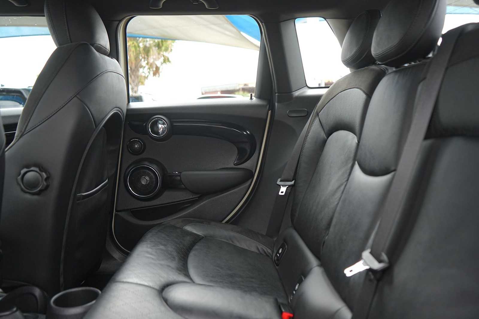 Thumbnail: 2019 MINI Cooper Hardtop - 14