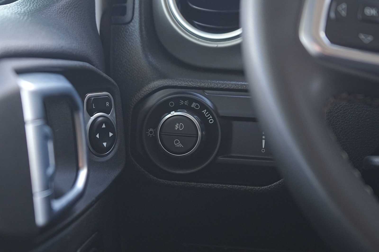 Thumbnail: 2023 Jeep Gladiator - 24