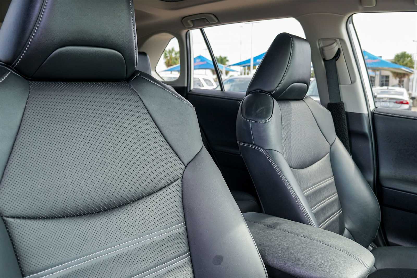 Thumbnail: 2021 Toyota RAV4 - 14