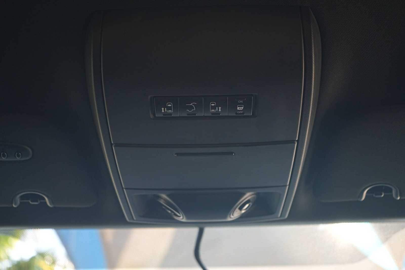 Thumbnail: 2018 Dodge Grand Caravan - 24