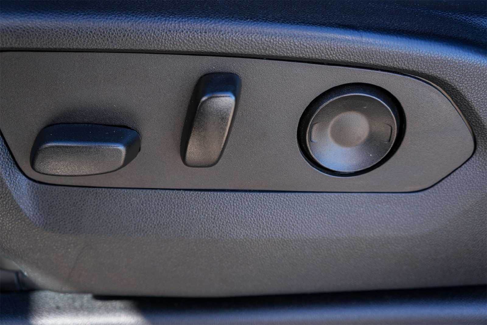 Thumbnail: 2022 Chevrolet Tahoe - 21