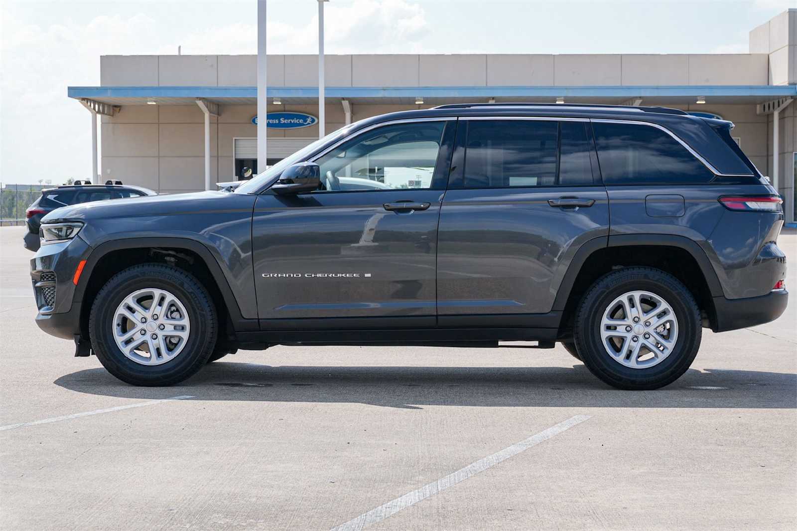 Thumbnail: 2023 Jeep Grand Cherokee - 3