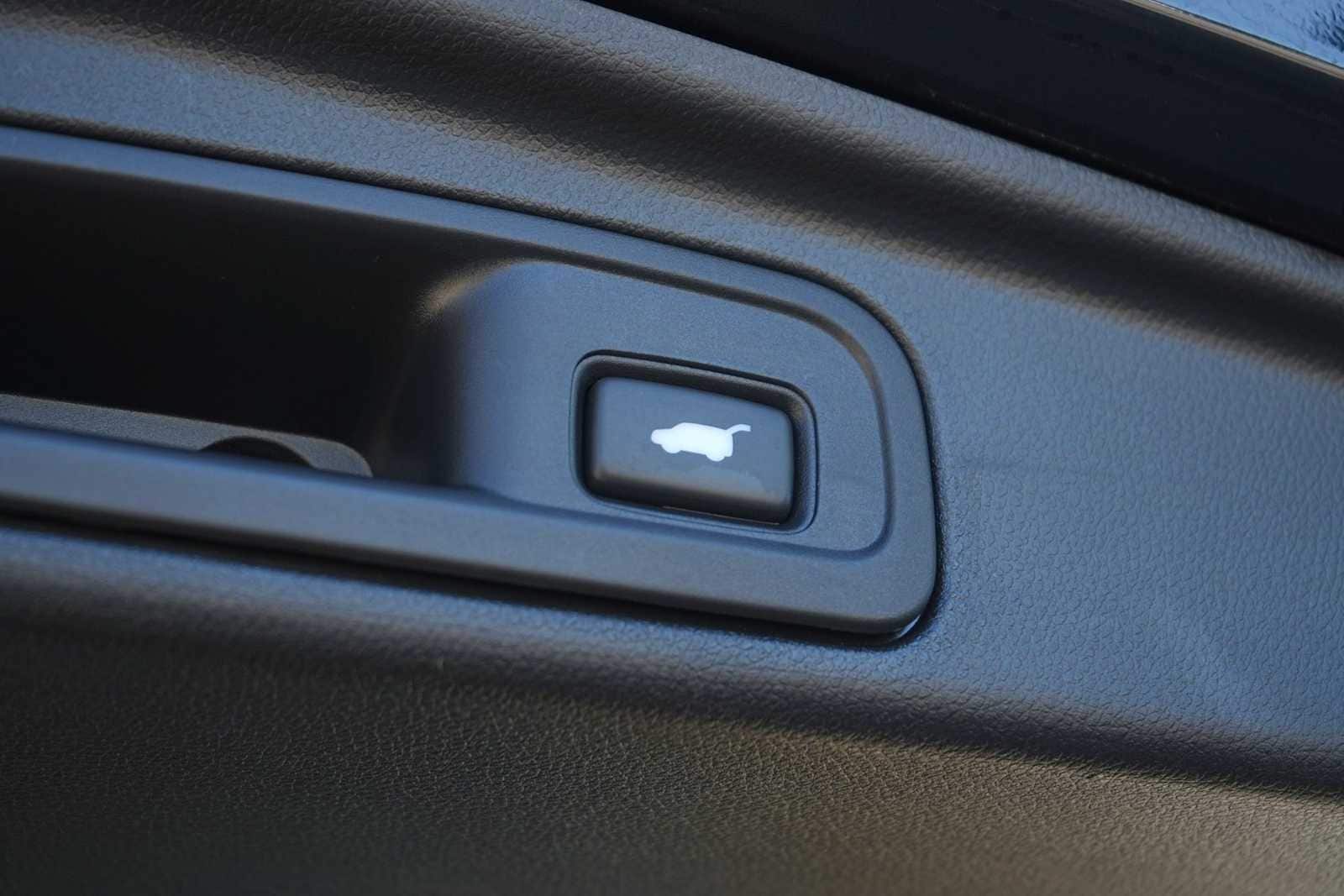 Thumbnail: 2017 Honda Pilot - 26