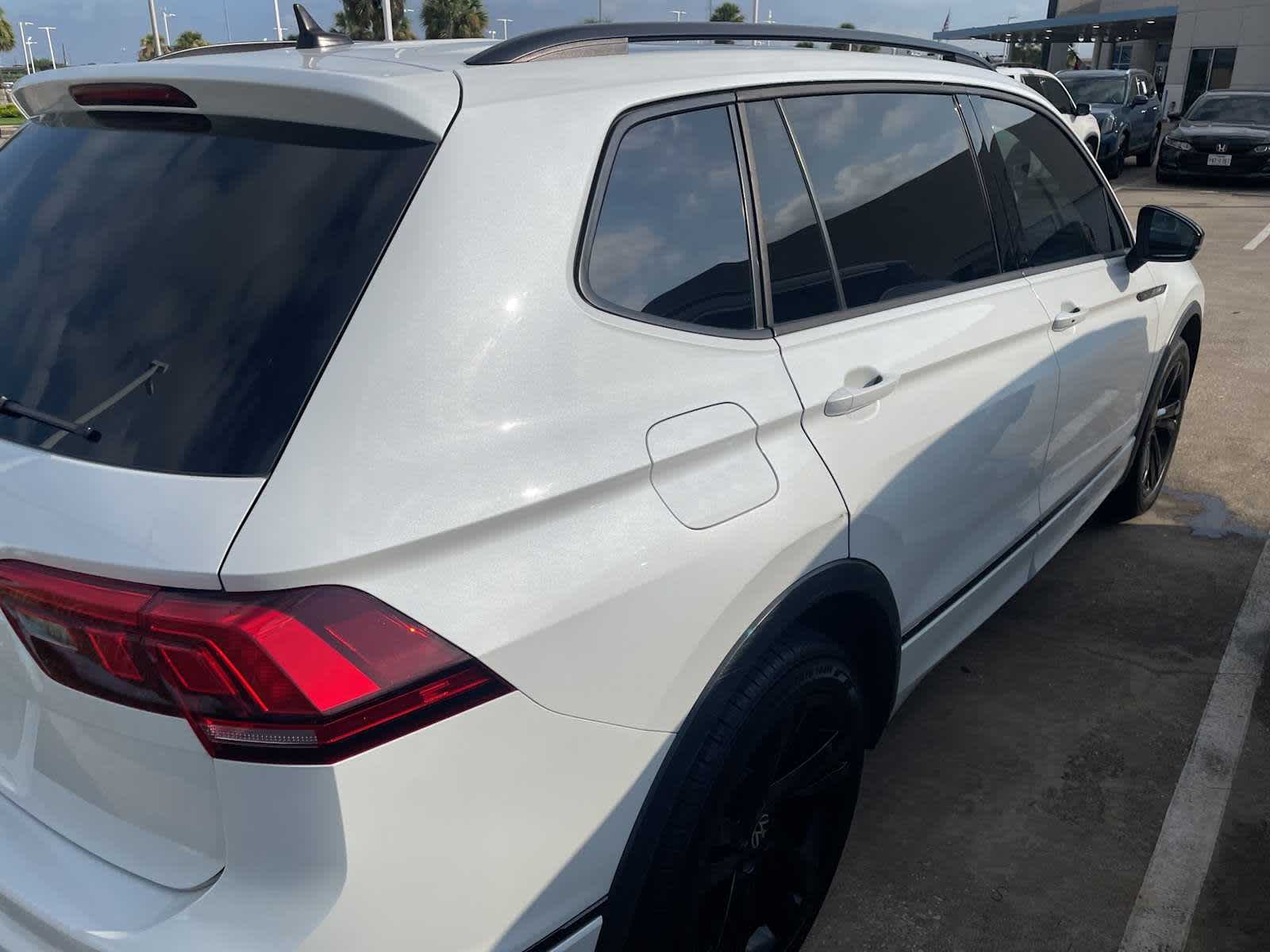 Thumbnail: 2023 Volkswagen Tiguan - 3
