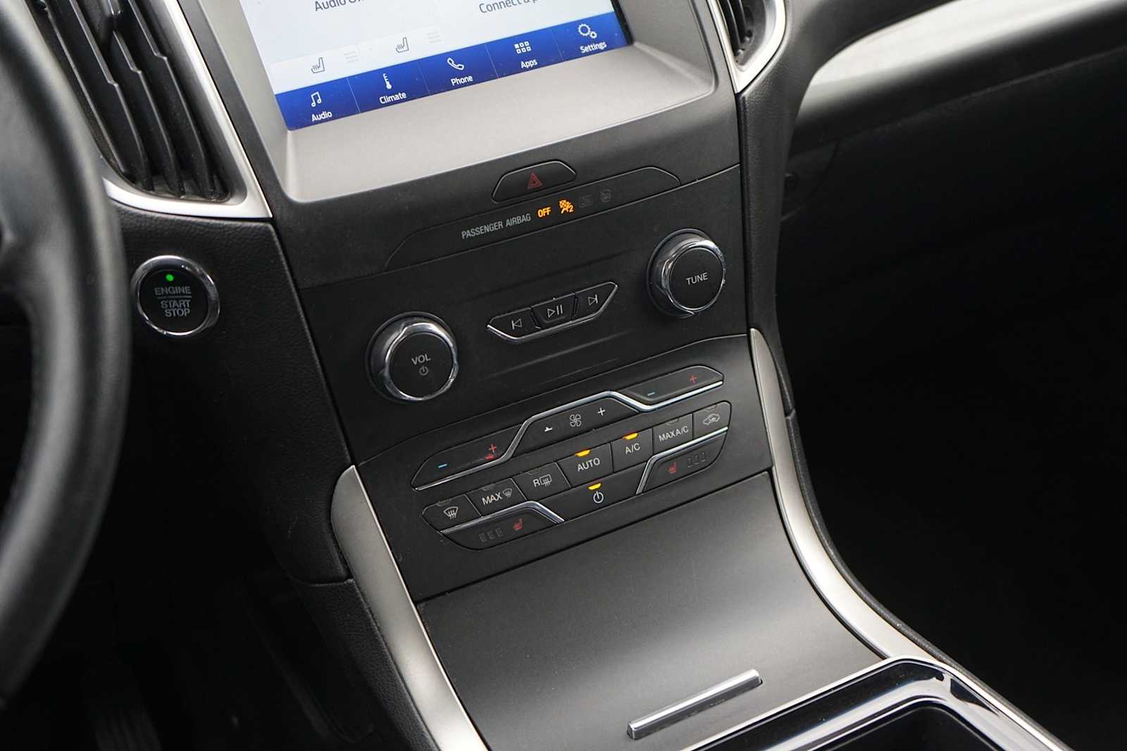 Thumbnail: 2020 Ford Edge - 24