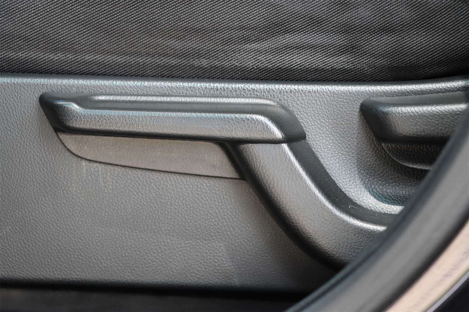 Thumbnail: 2016 Honda HR-V - 28
