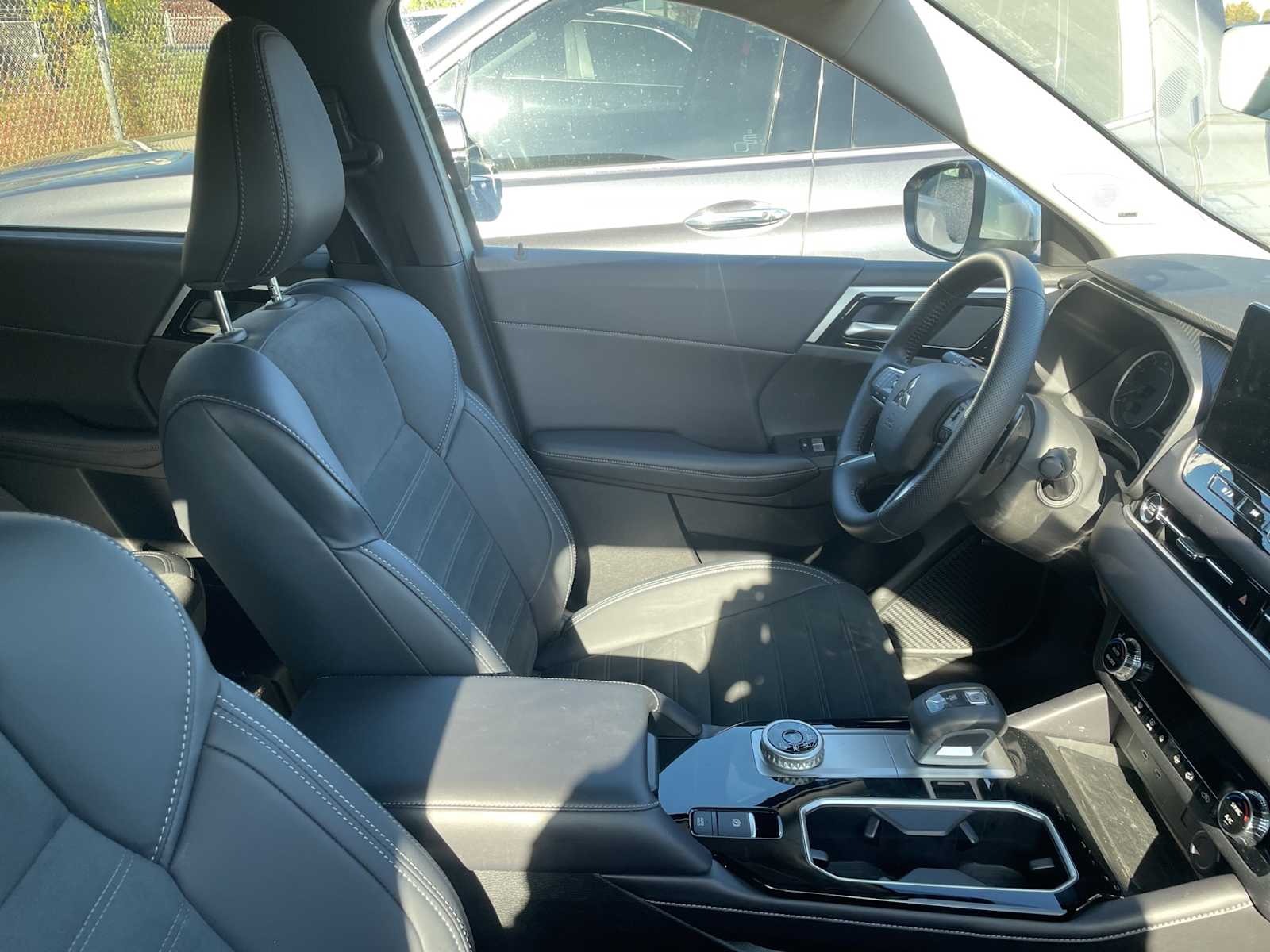 Thumbnail: 2025 Mitsubishi Outlander - 5