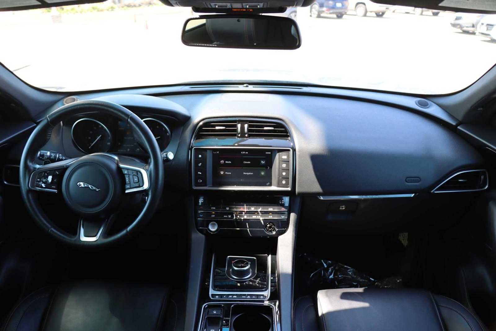Thumbnail: 2018 Jaguar F-Pace - 10