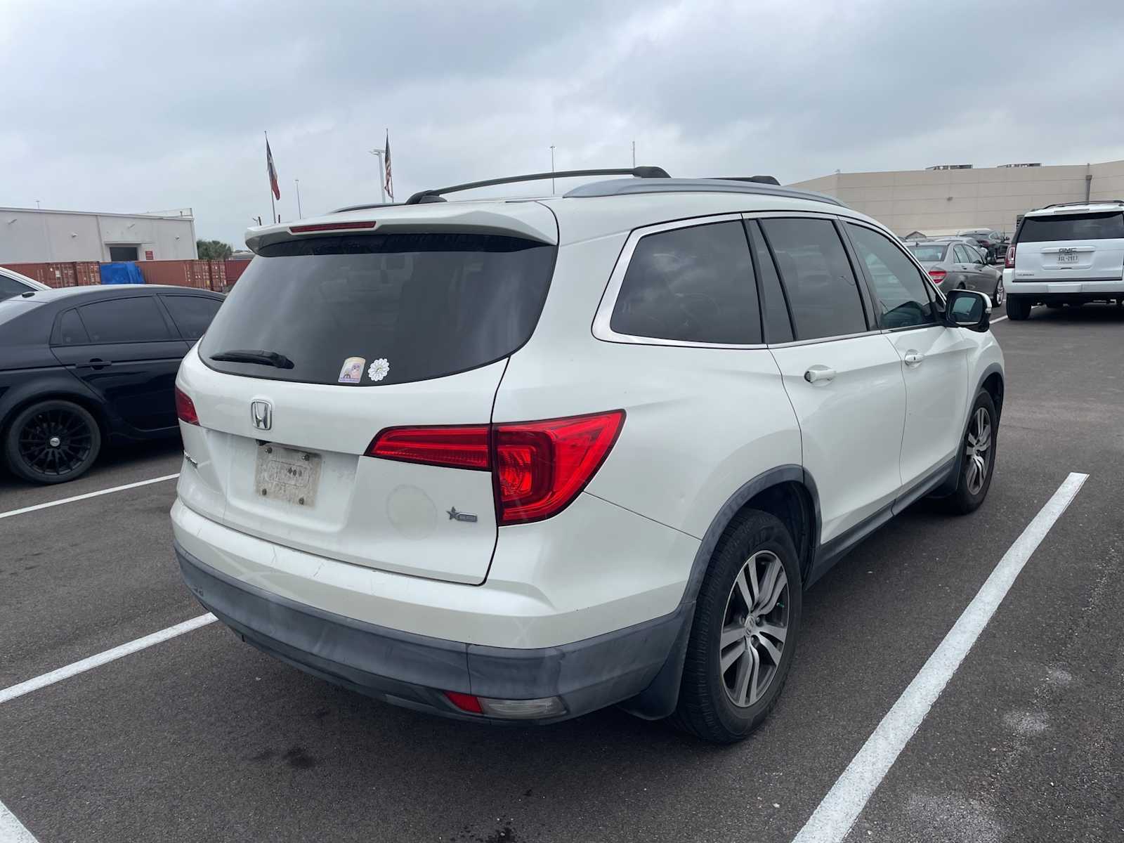 Thumbnail: 2016 Honda Pilot - 3