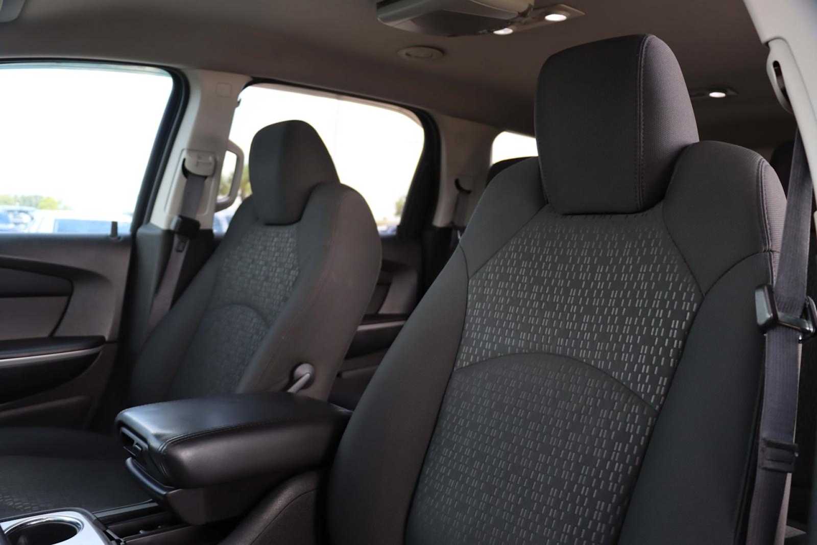 Thumbnail: 2012 GMC Acadia - 11