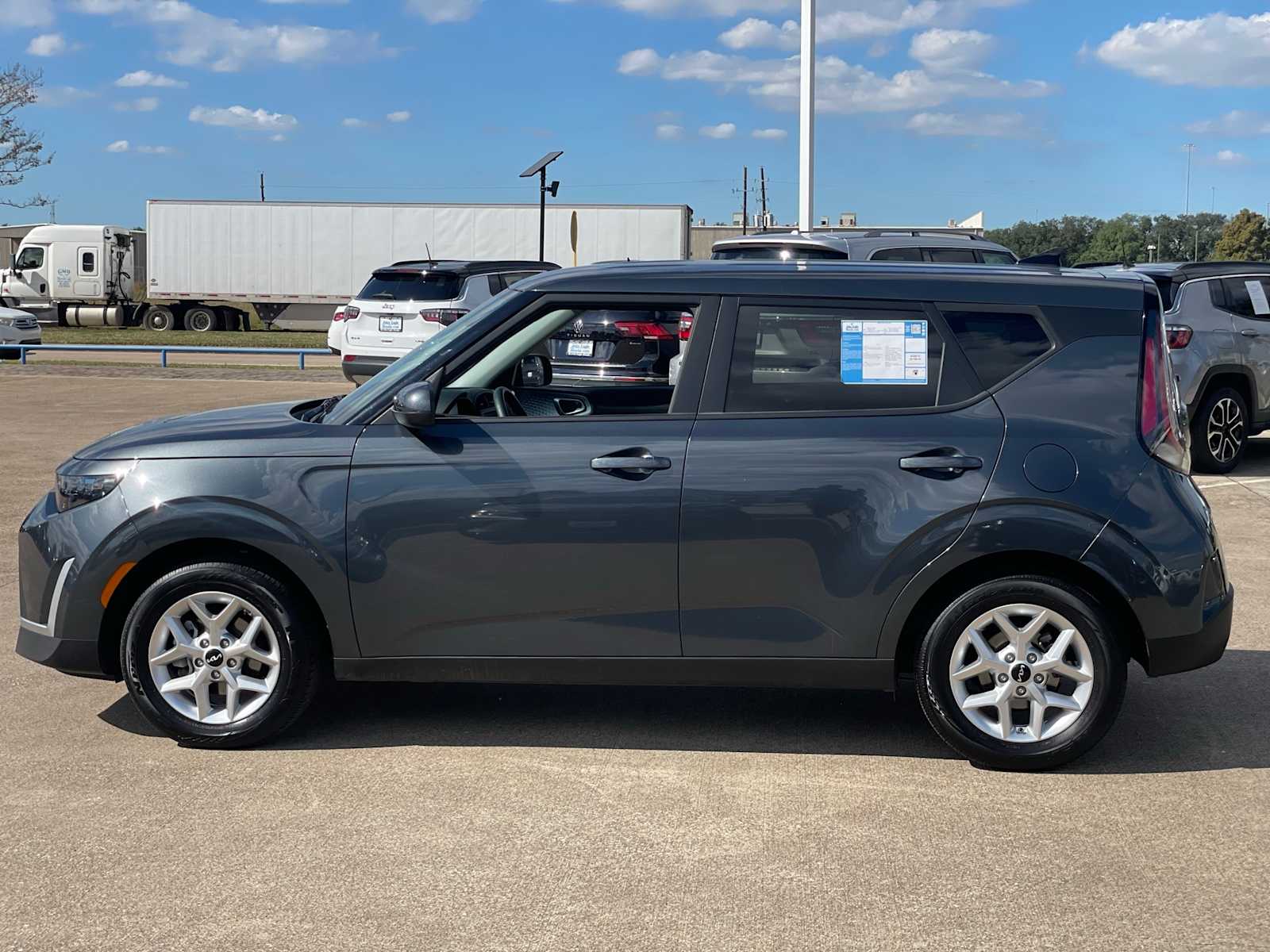 2024 Kia Soul LX photo 2