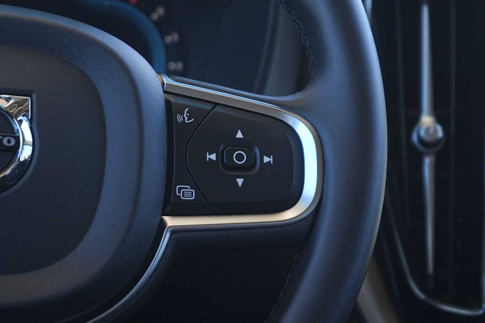 Thumbnail: 2024 Volvo XC60 - 18