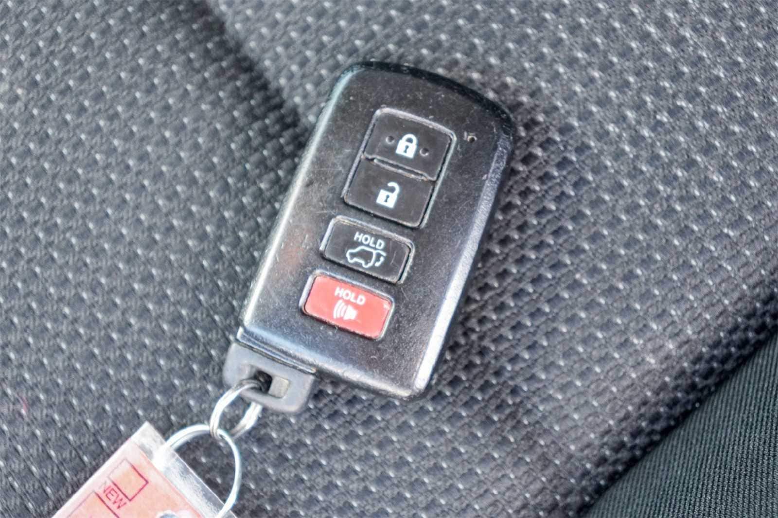 Thumbnail: 2018 Toyota RAV4 - 20