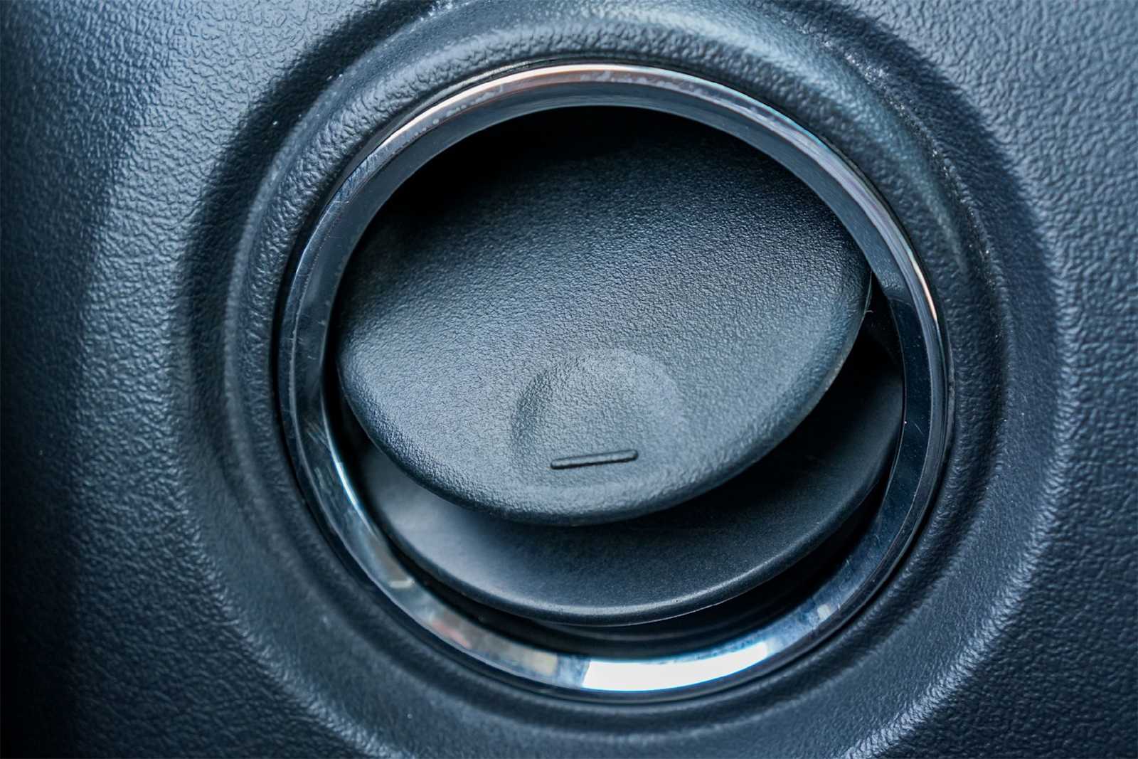 Thumbnail: 2015 Jeep Patriot - 28