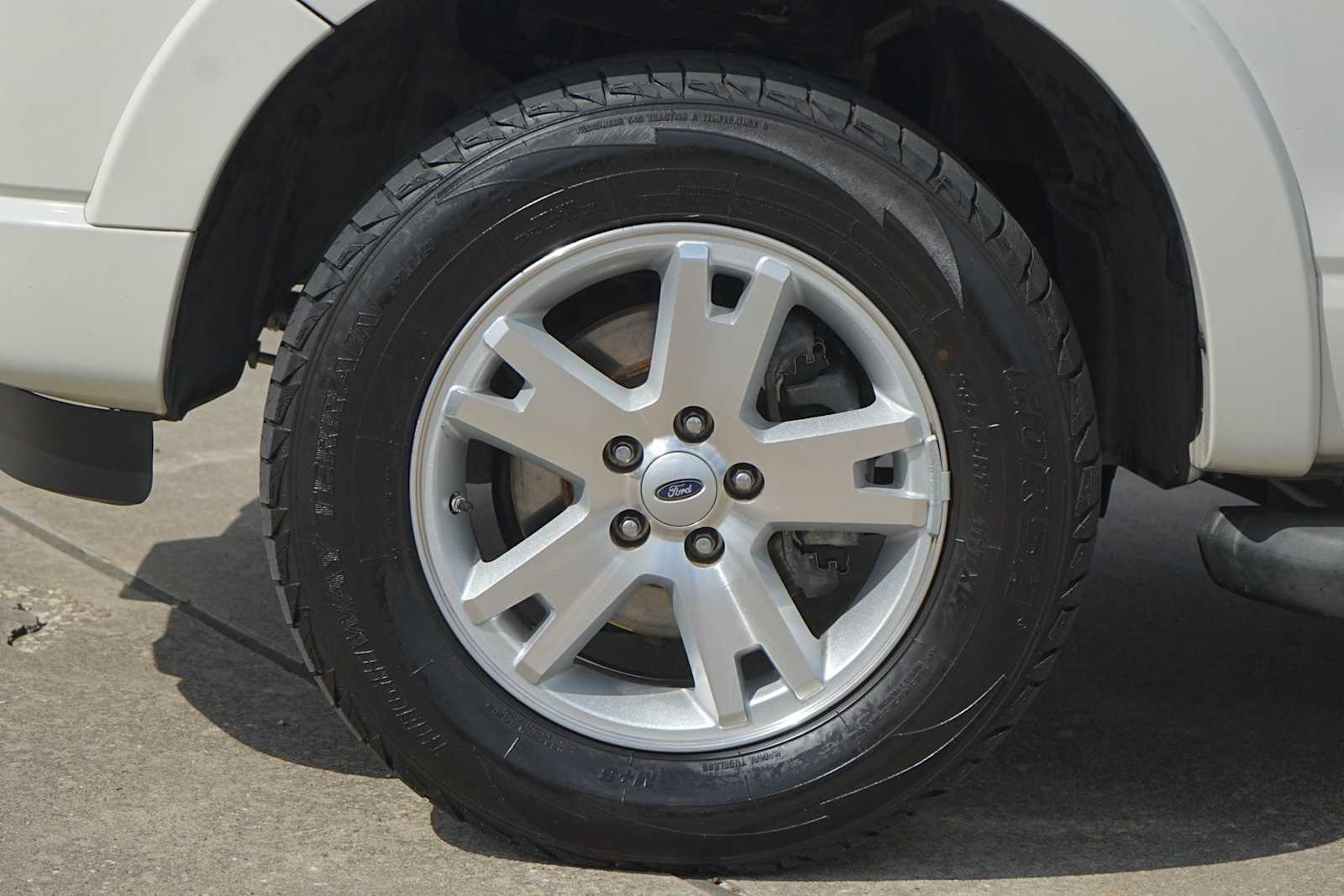 Thumbnail: 2010 Ford Explorer - 7