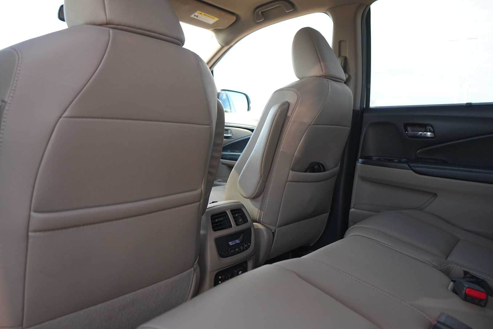 Thumbnail: 2017 Honda Pilot - 13