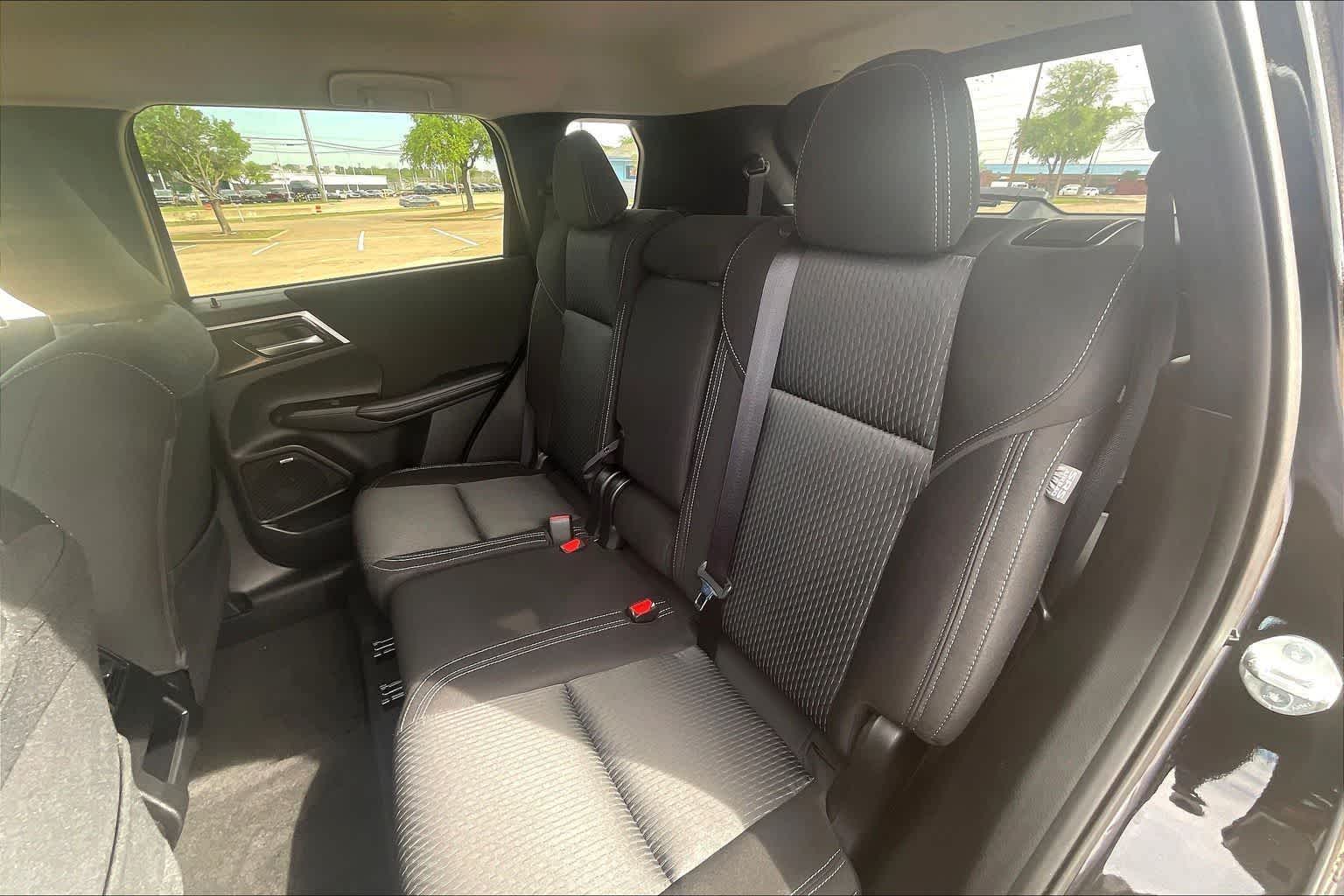 2025 Mitsubishi Outlander ES - Photo 29