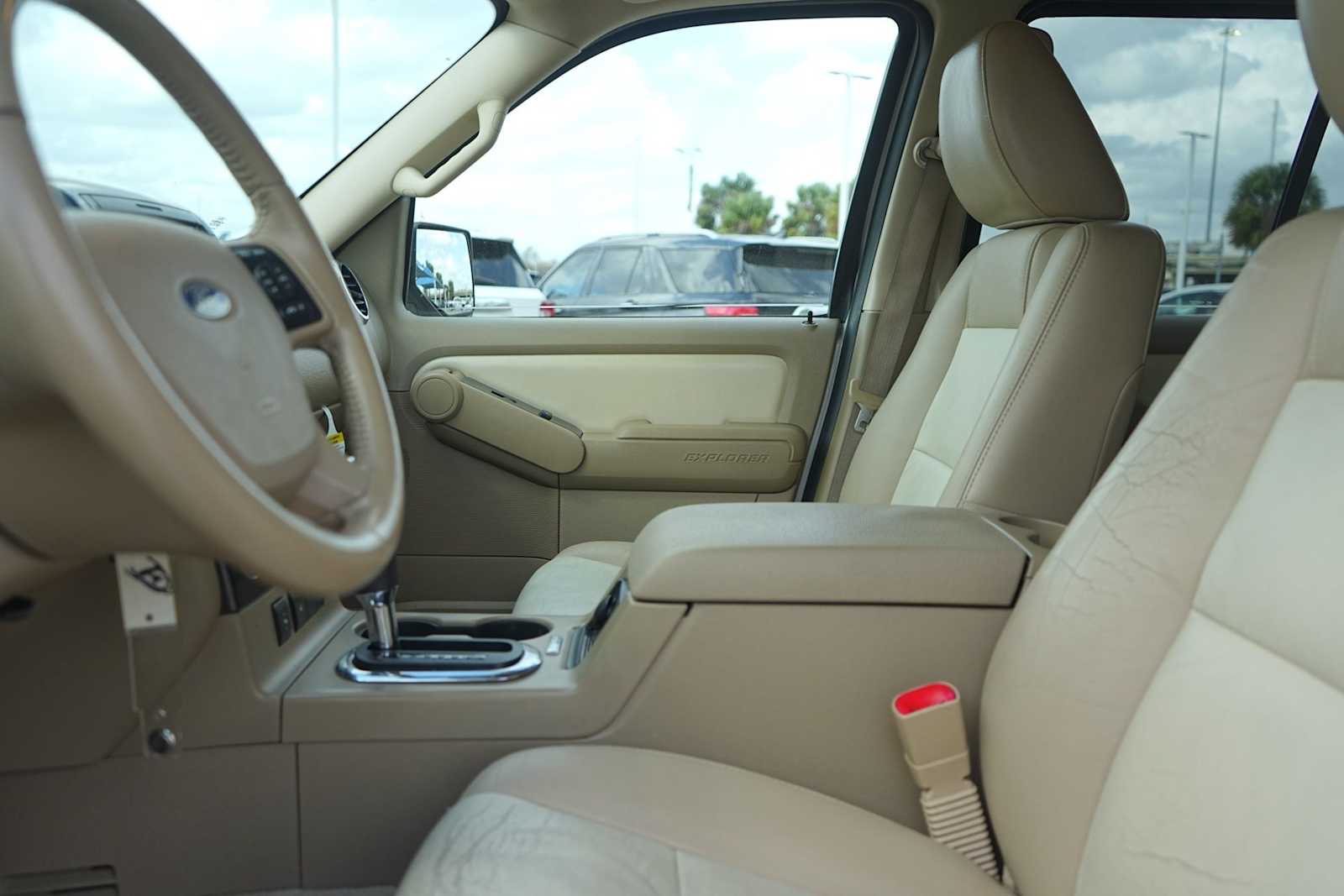 Thumbnail: 2010 Ford Explorer - 11