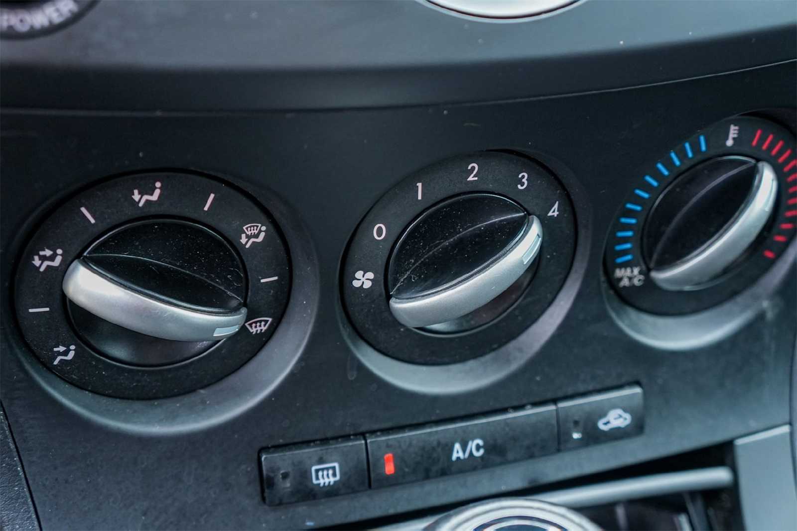 Thumbnail: 2012 Mazda Mazda3 - 24