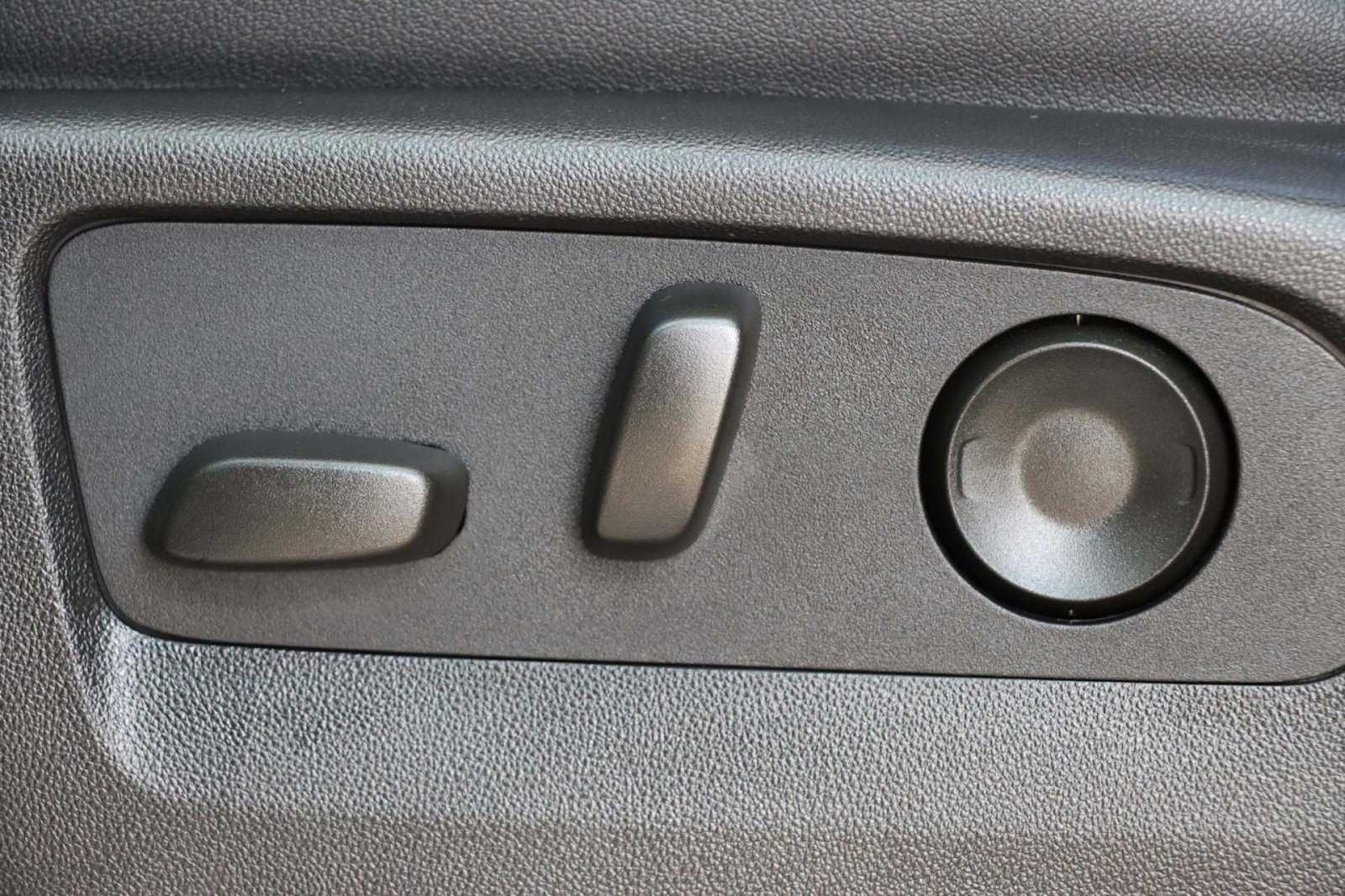 Thumbnail: 2011 Chevrolet Tahoe - 29