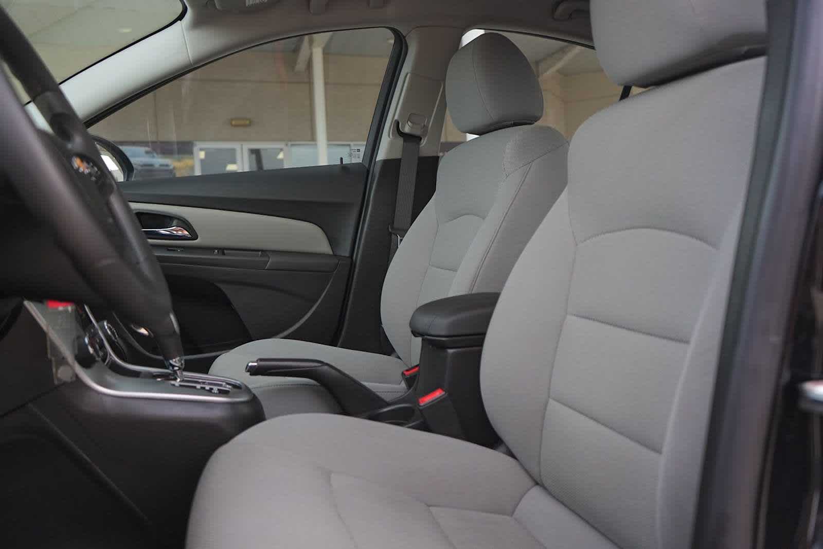 Thumbnail: 2016 Chevrolet Cruze - 10