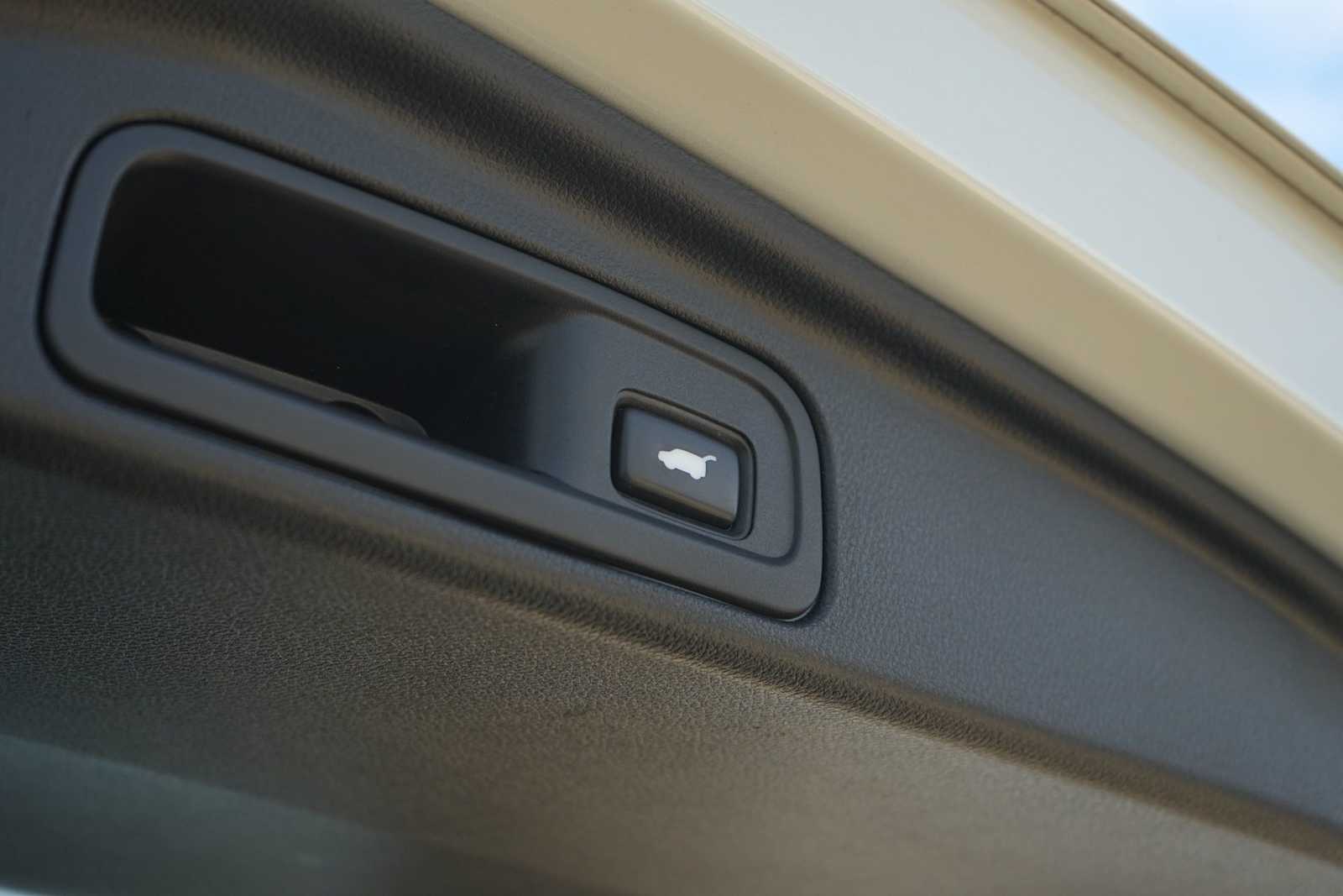 Thumbnail: 2017 Honda Pilot - 26