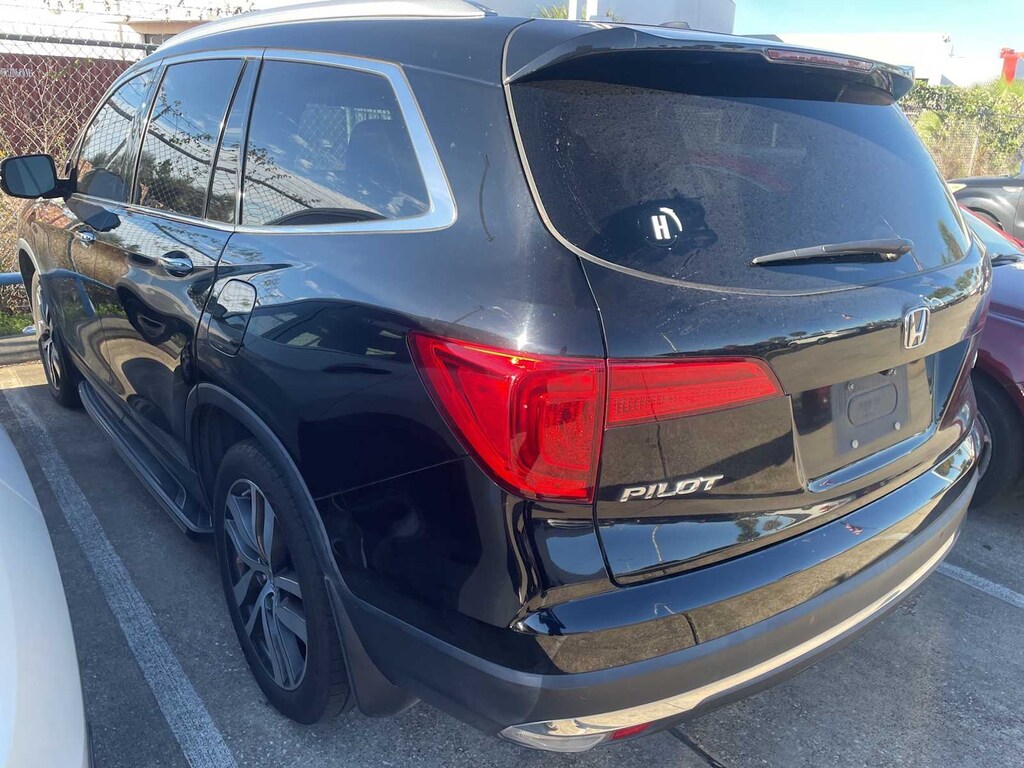 Certified 2018 Honda Pilot Touring FWD SUV
