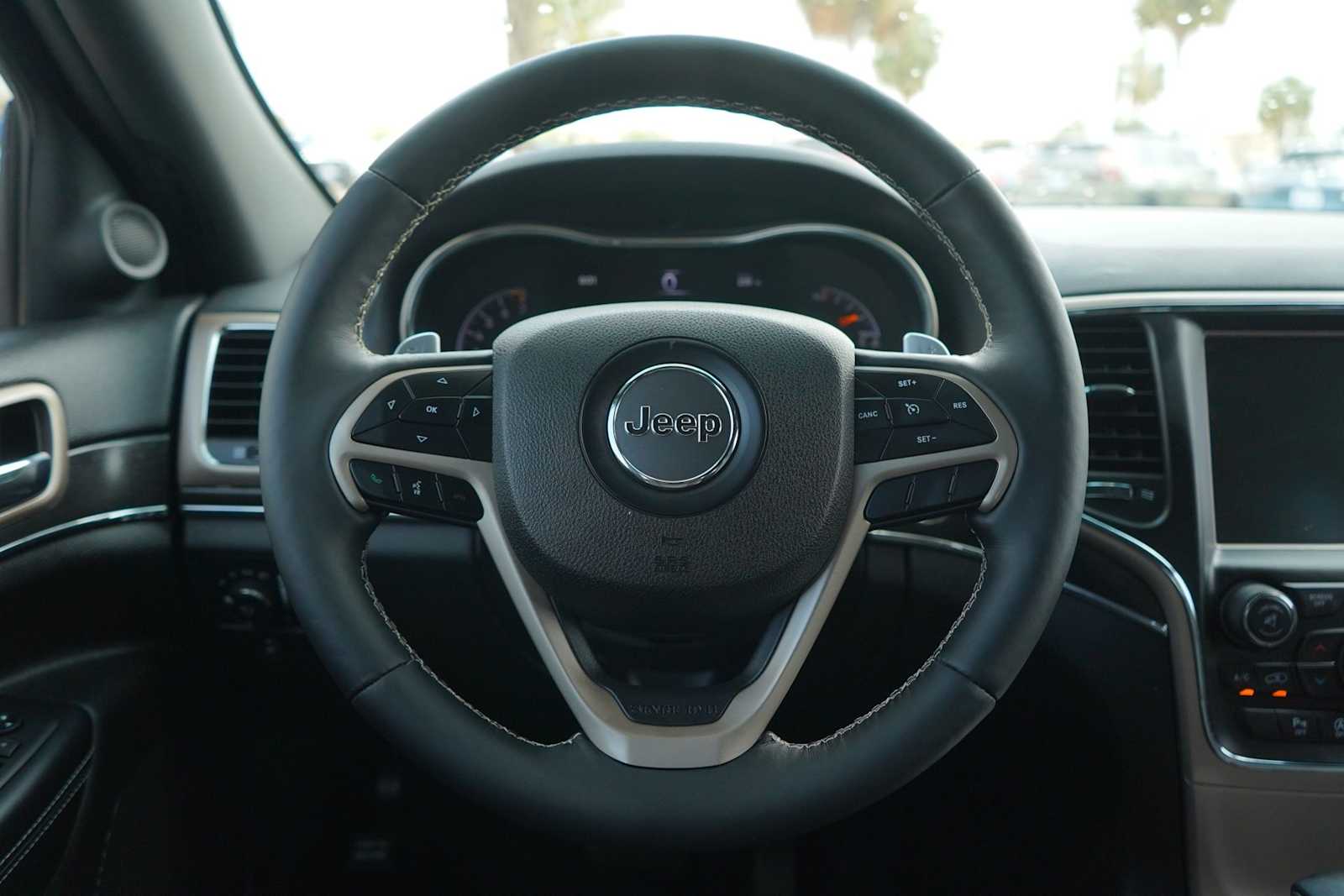 Thumbnail: 2017 Jeep Grand Cherokee - 17