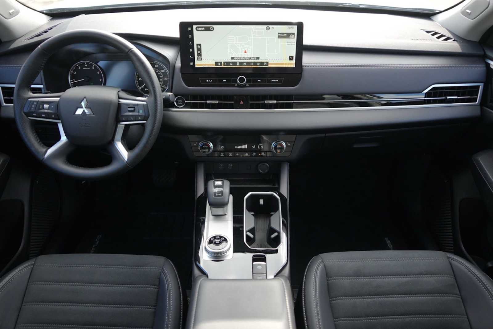 Thumbnail: 2025 Mitsubishi Outlander - 10