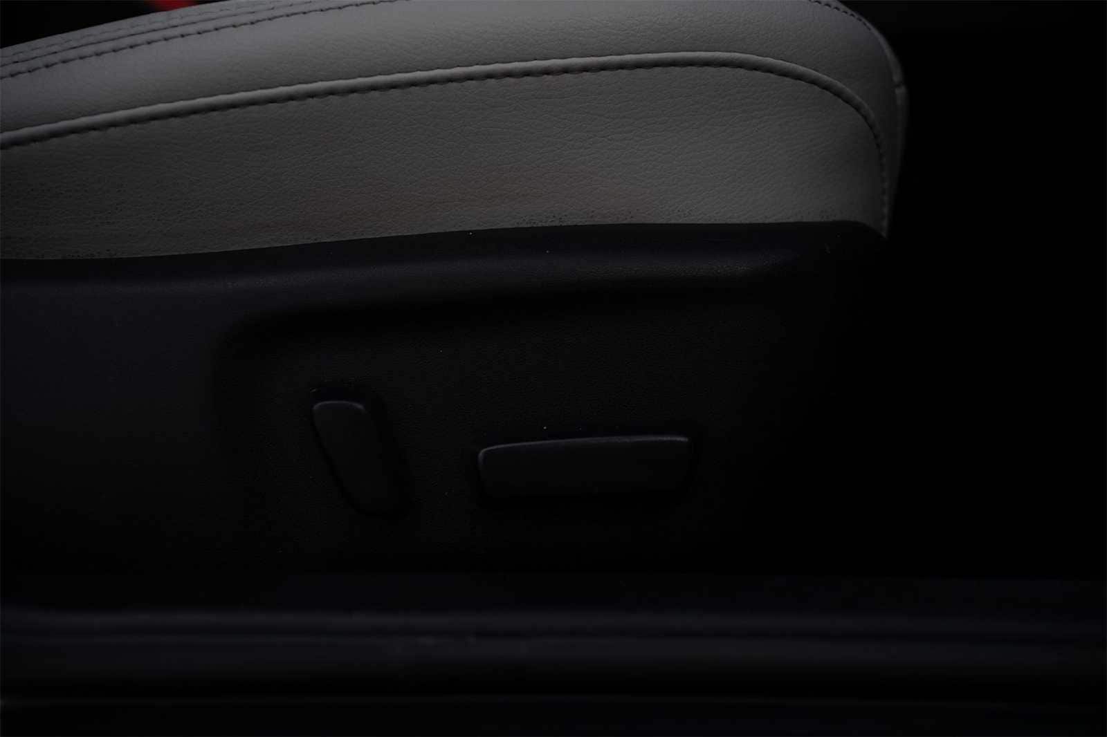 Thumbnail: 2014 Toyota Avalon - 18