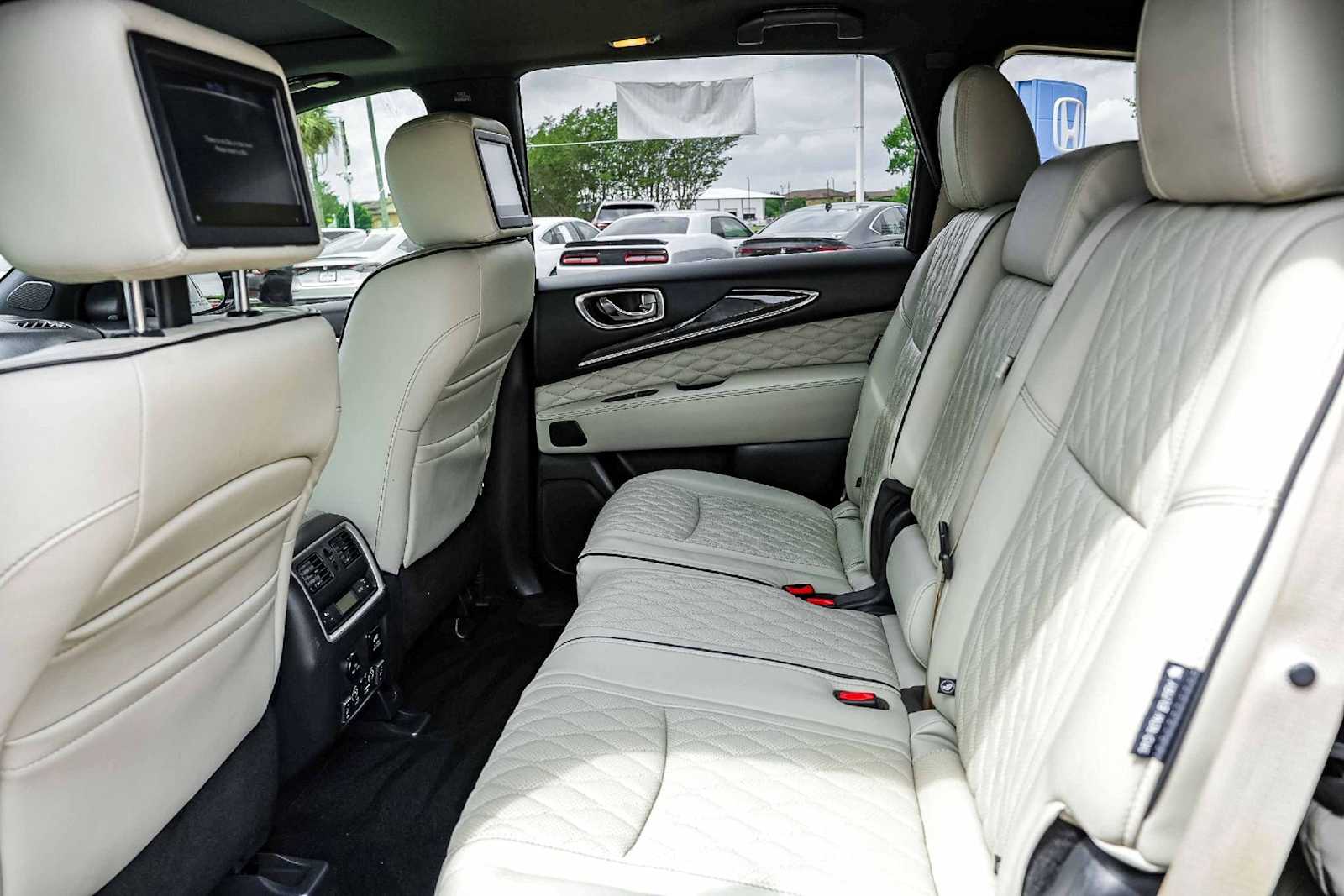 Thumbnail: 2019 INFINITI QX60 - 11