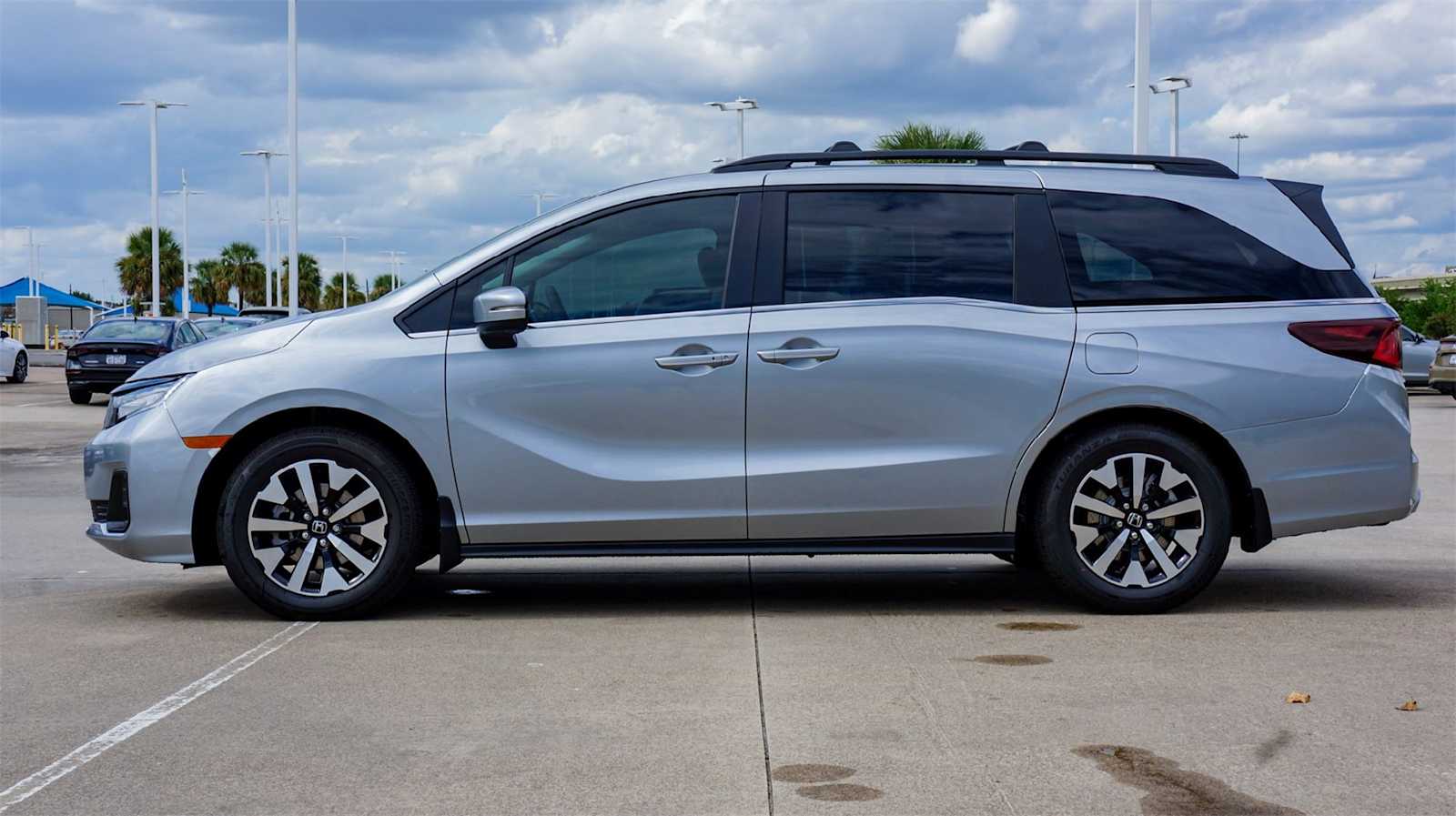 Thumbnail: 2026 Honda Odyssey - 3