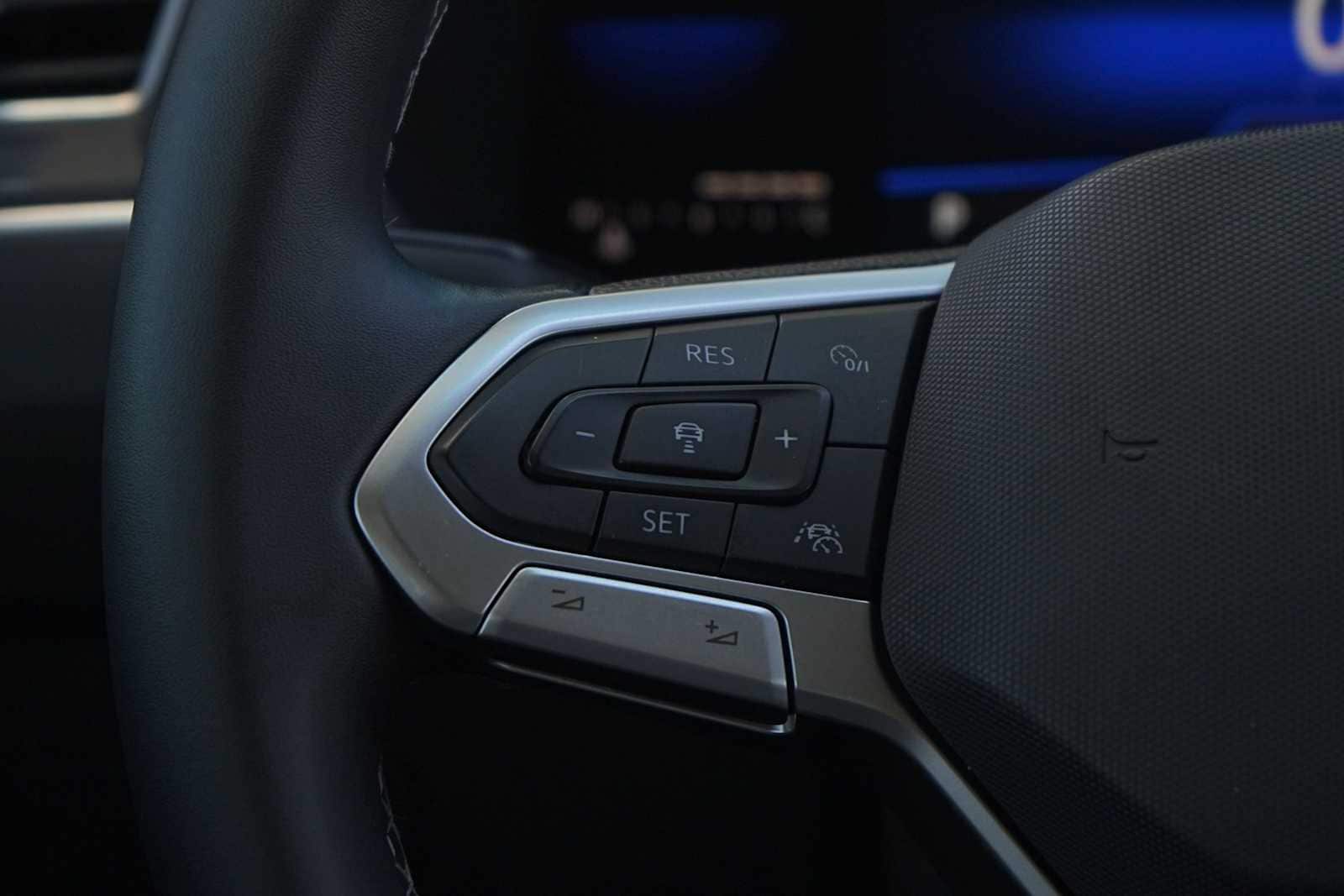 Thumbnail: 2022 Volkswagen Tiguan - 17