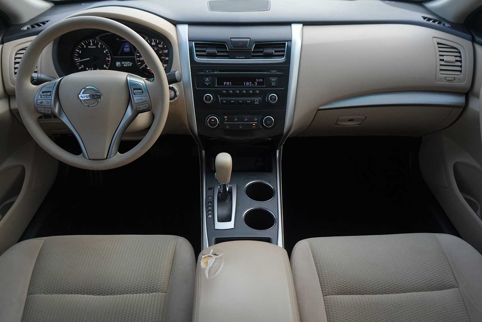 Thumbnail: 2015 Nissan Altima - 10