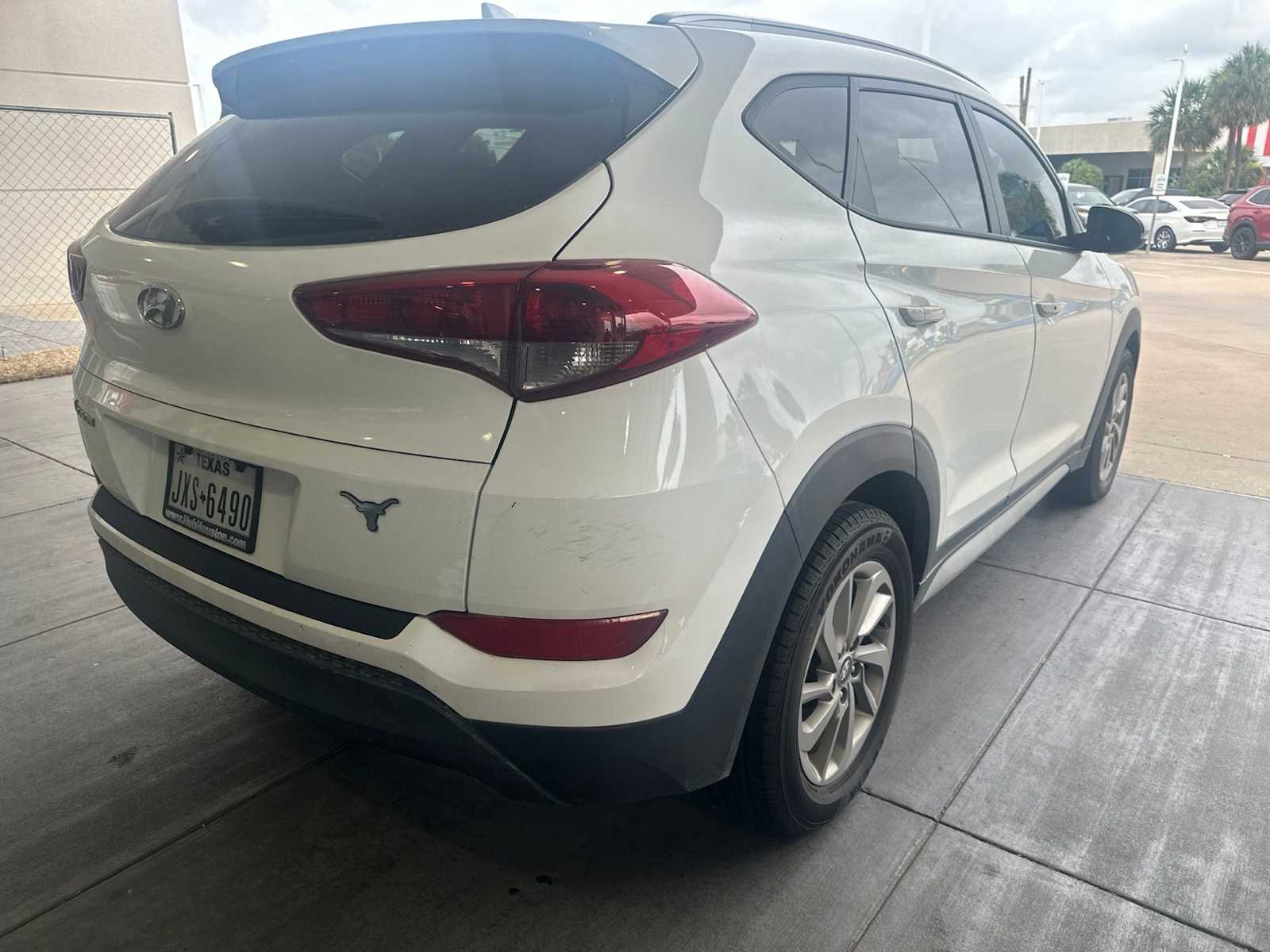Thumbnail: 2017 Hyundai Tucson - 4