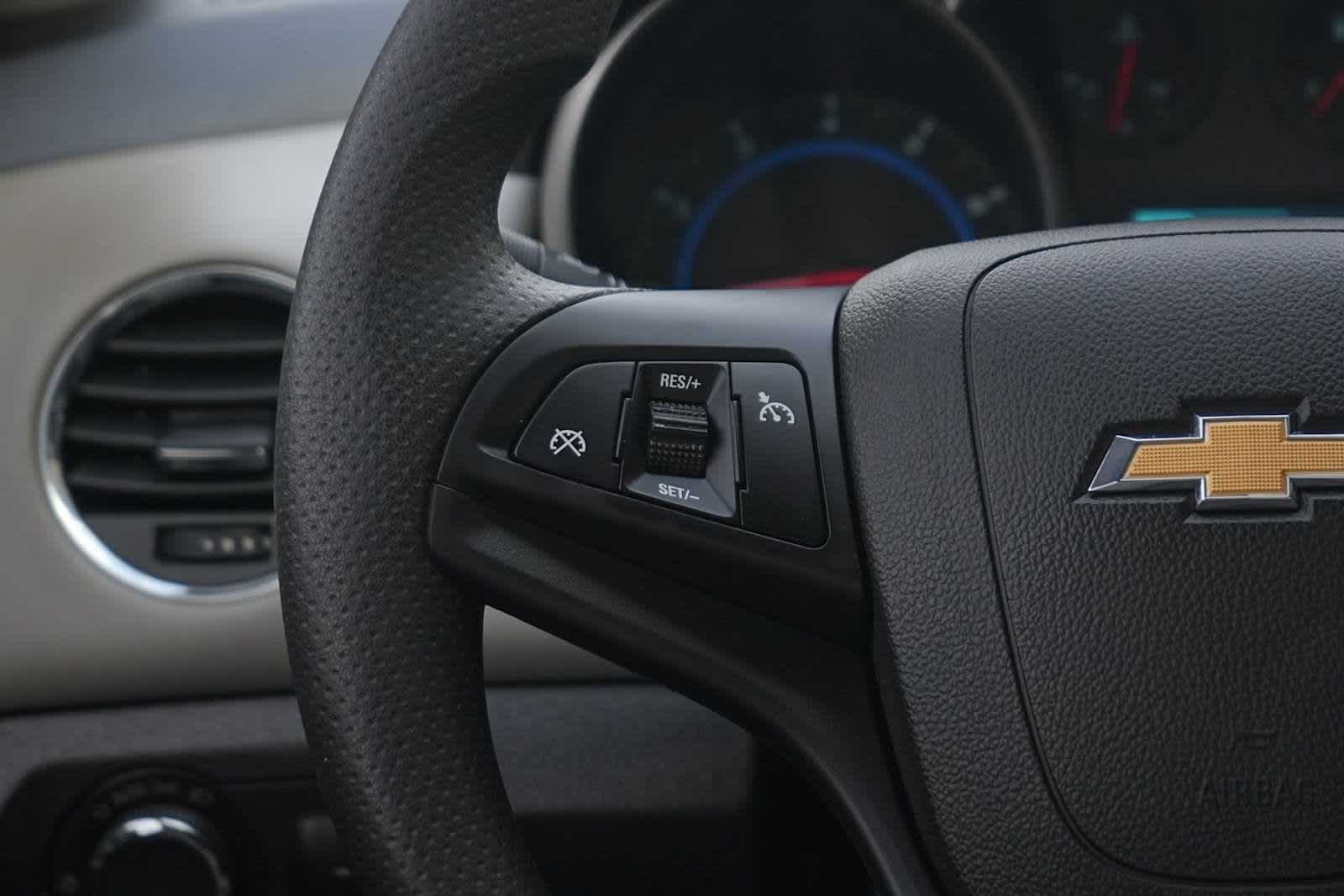 Thumbnail: 2016 Chevrolet Cruze - 16
