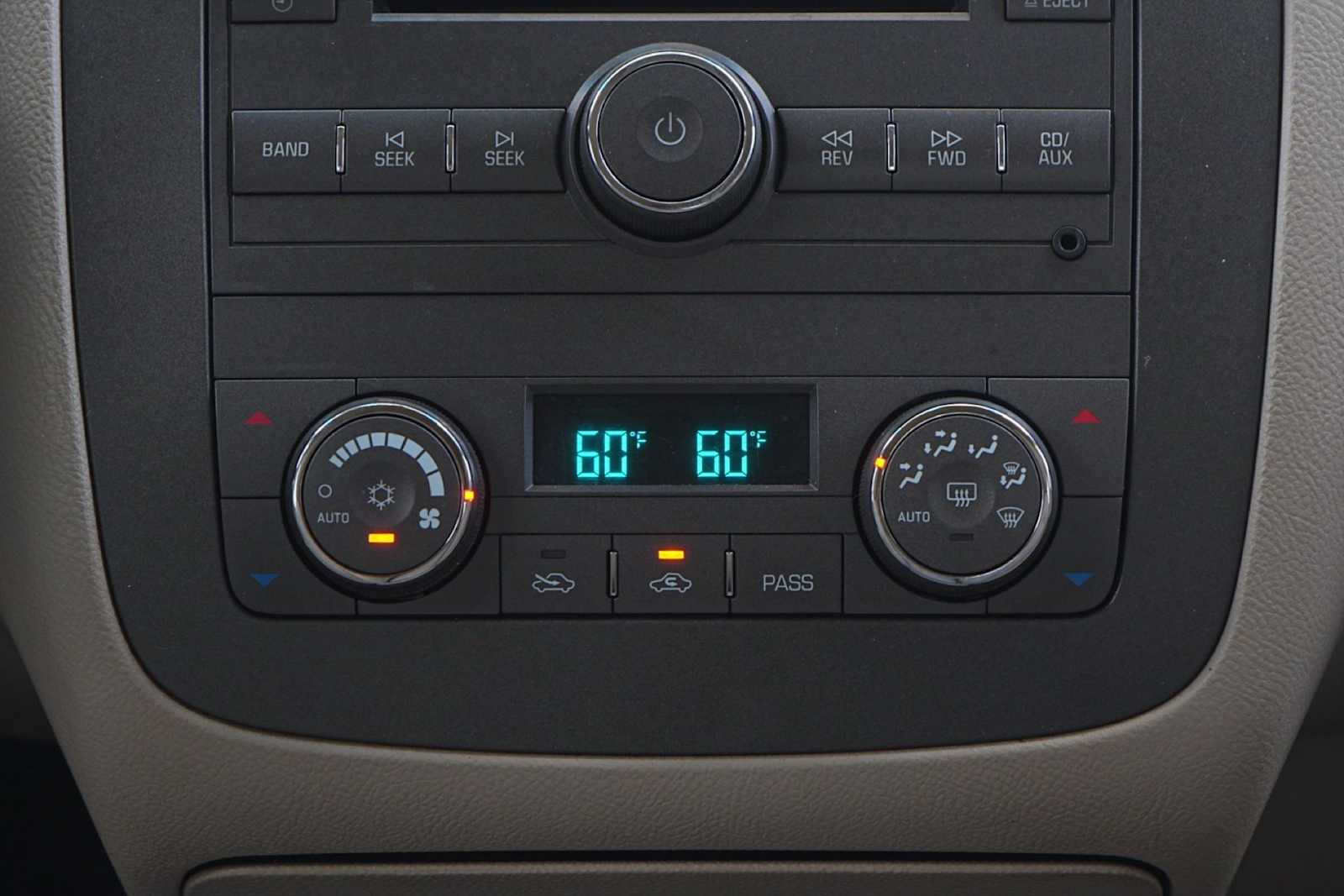 Thumbnail: 2010 Buick Lucerne - 20