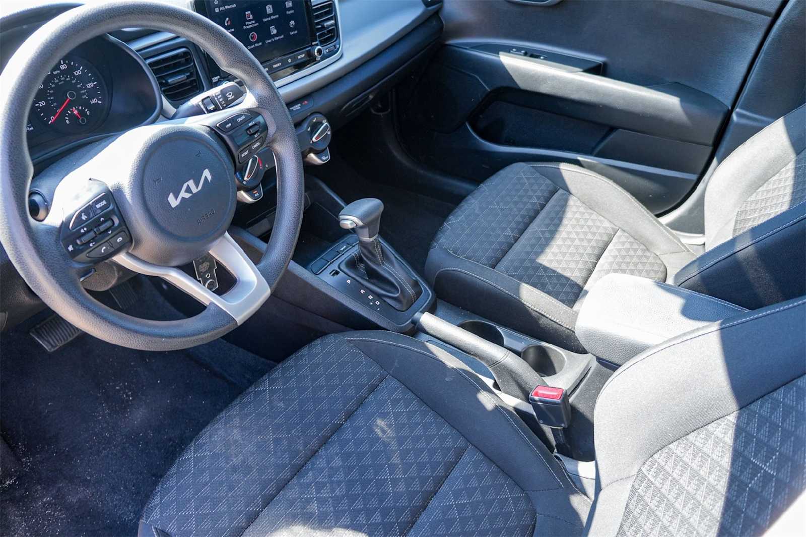 2022 Kia Rio S photo 2